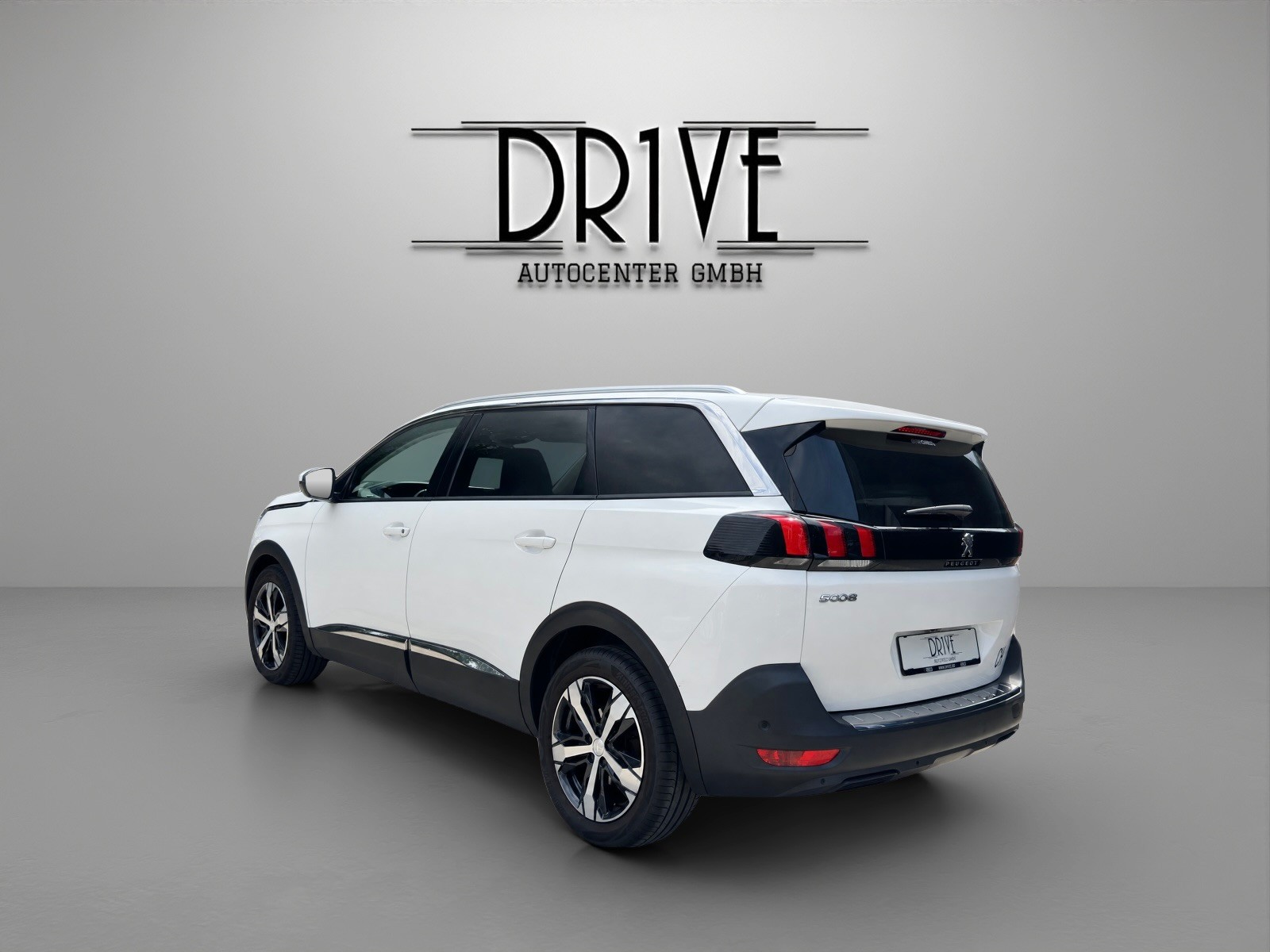 PEUGEOT 5008 1.5 BlueHDi Allure EAT-image-6