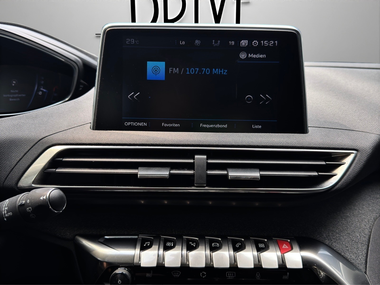 PEUGEOT 5008 1.5 BlueHDi Allure EAT-image-17