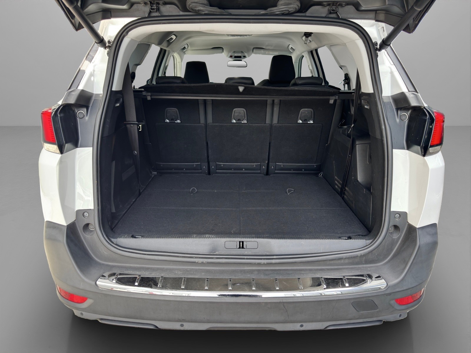 PEUGEOT 5008 1.5 BlueHDi Allure EAT-image-12