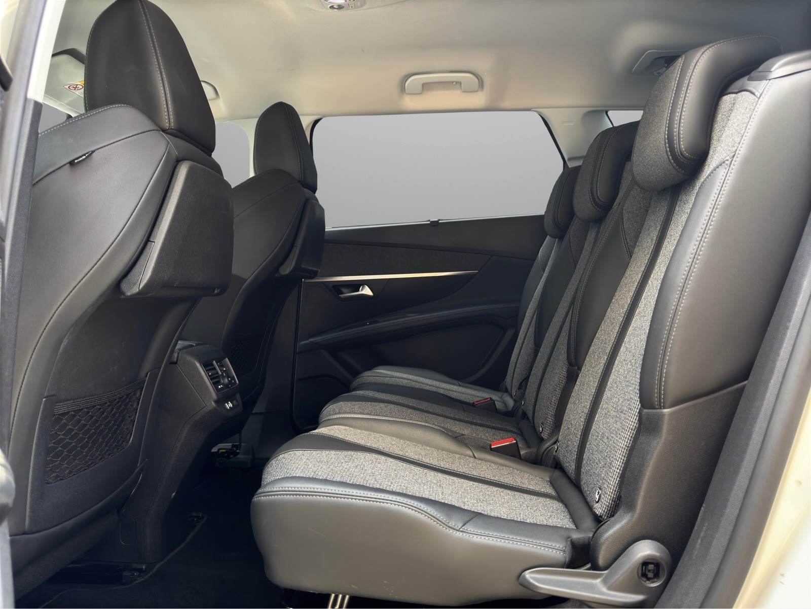 PEUGEOT 5008 1.5 BlueHDi Allure EAT-image-10
