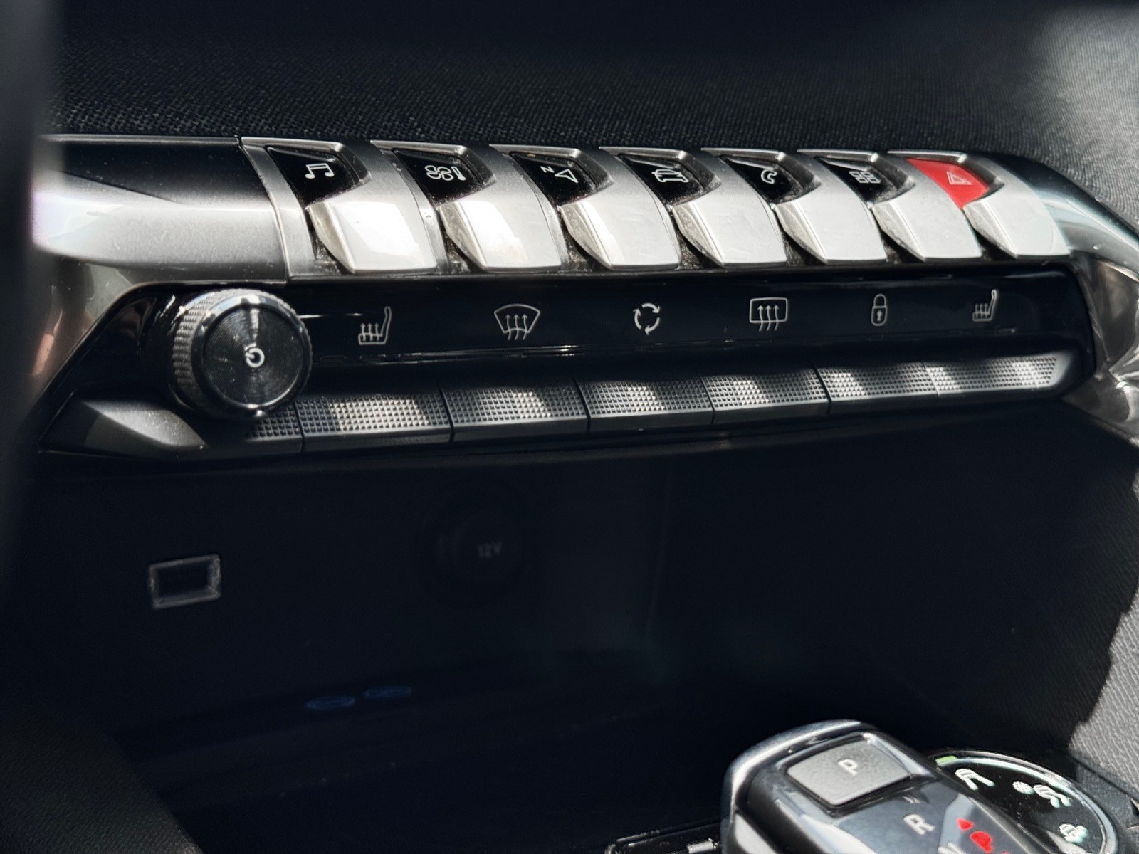 PEUGEOT 5008 1.5 BlueHDi Allure EAT-image-19