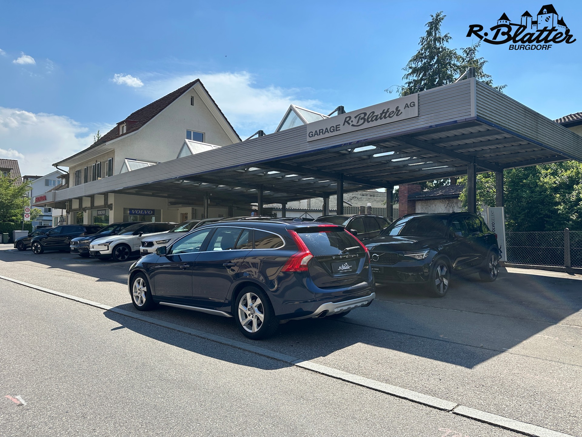 VOLVO V60 2.0T Momentum-image-3