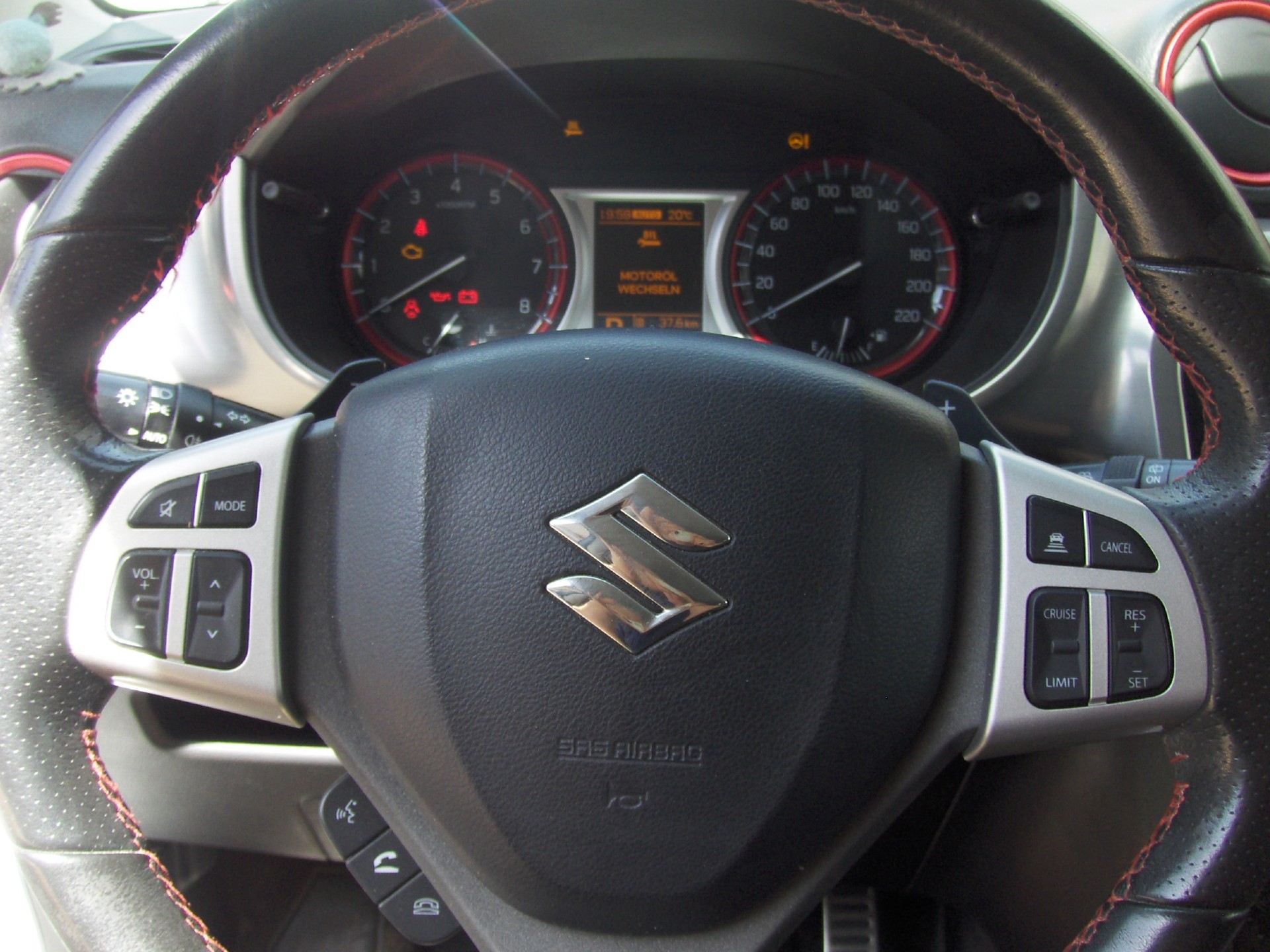 SUZUKI Vitara 1.4 Boosterjet Compact Top Automatic-image-9