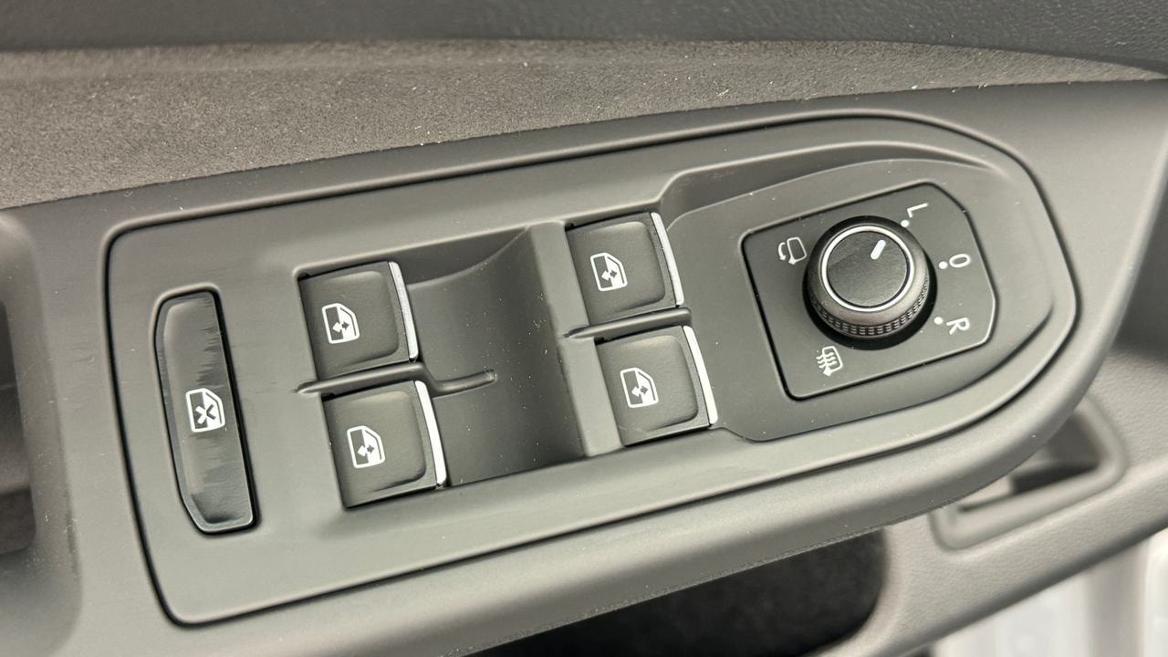 VW Golf VIII 1.5 TSI PHEV Limited-image-8