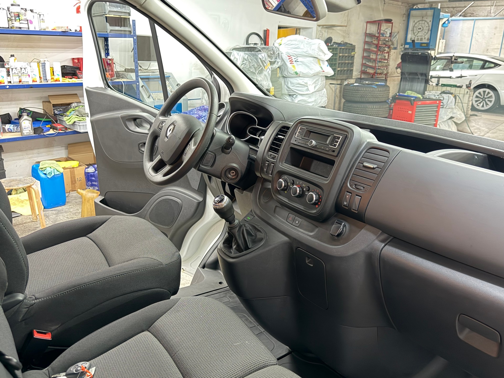 RENAULT Trafic 2.0 dCi 120 3.0t Business L1H1-image-7