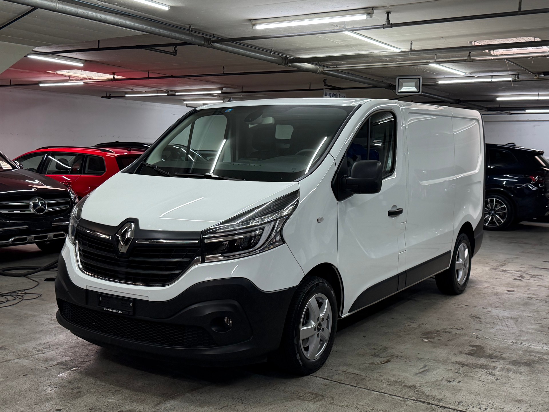 RENAULT Trafic 2.0 dCi 120 3.0t Business L1H1-image-1