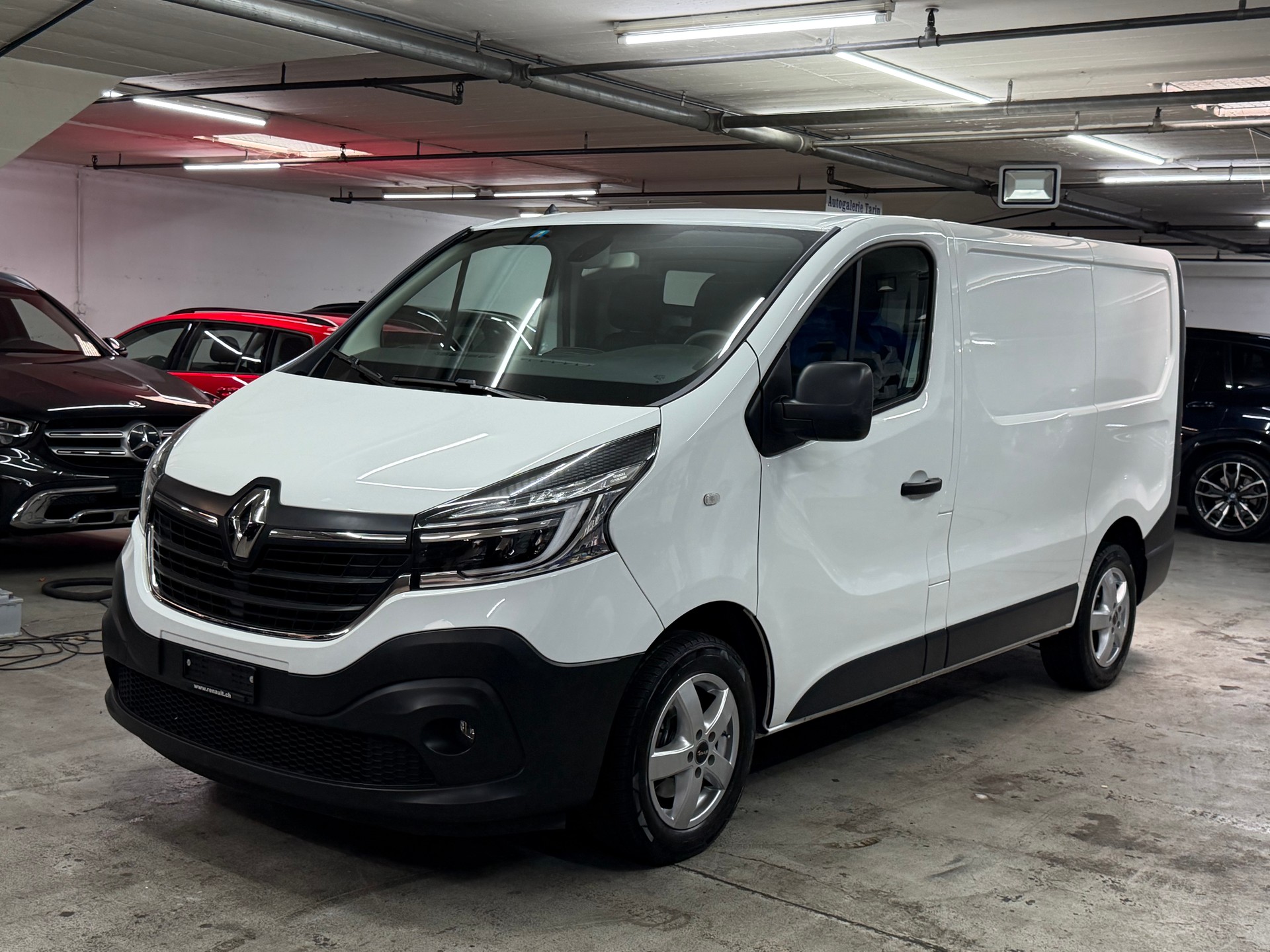 RENAULT Trafic 2.0 dCi 120 3.0t Business L1H1-image-12