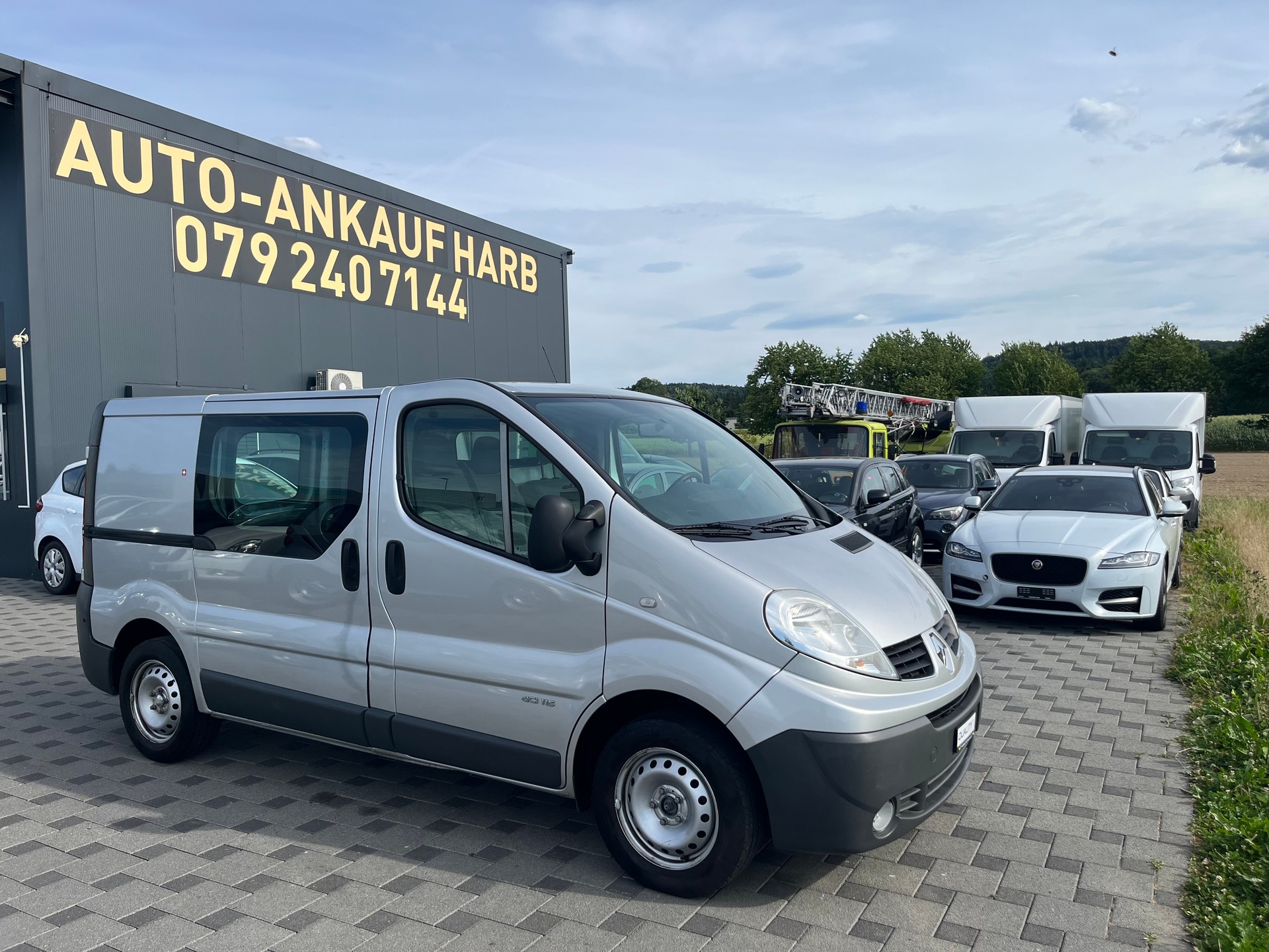 RENAULT Trafic 2.0 dCi 115 A 2.9t L2H1-image-0