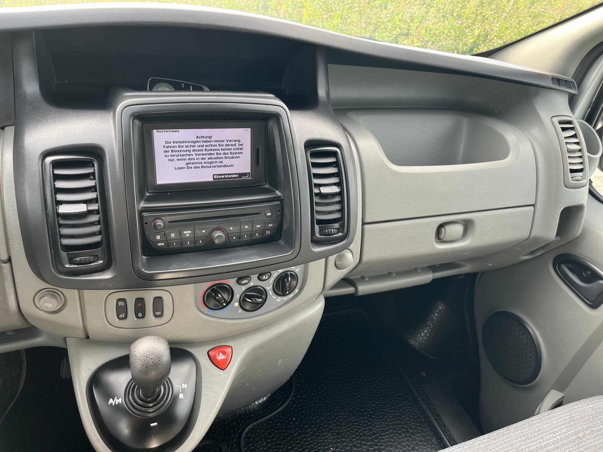 RENAULT Trafic 2.0 dCi 115 A 2.9t L2H1-image-11