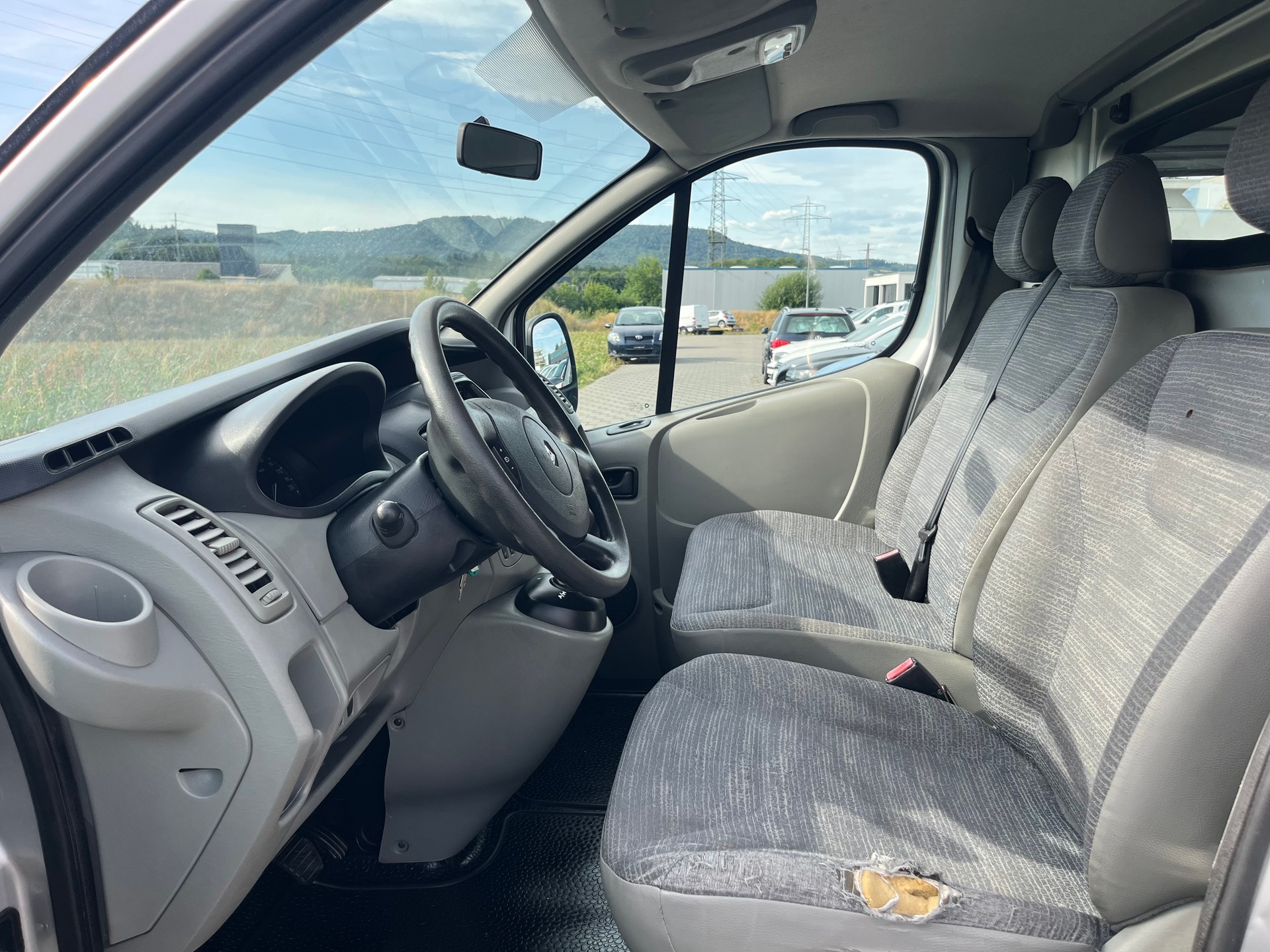 RENAULT Trafic 2.0 dCi 115 A 2.9t L2H1-image-10