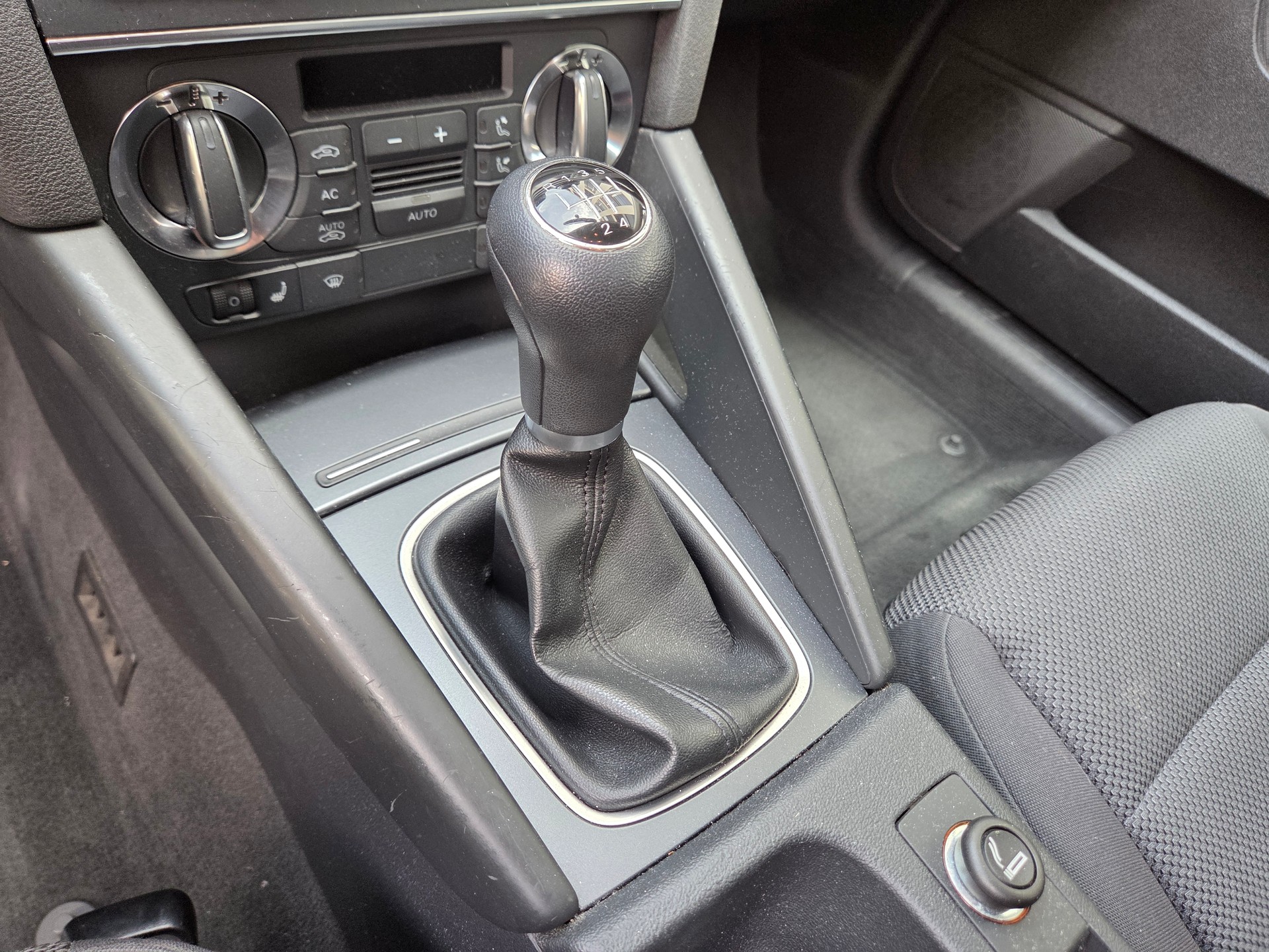 AUDI A3 1.9 TDIe Ambiente-image-10