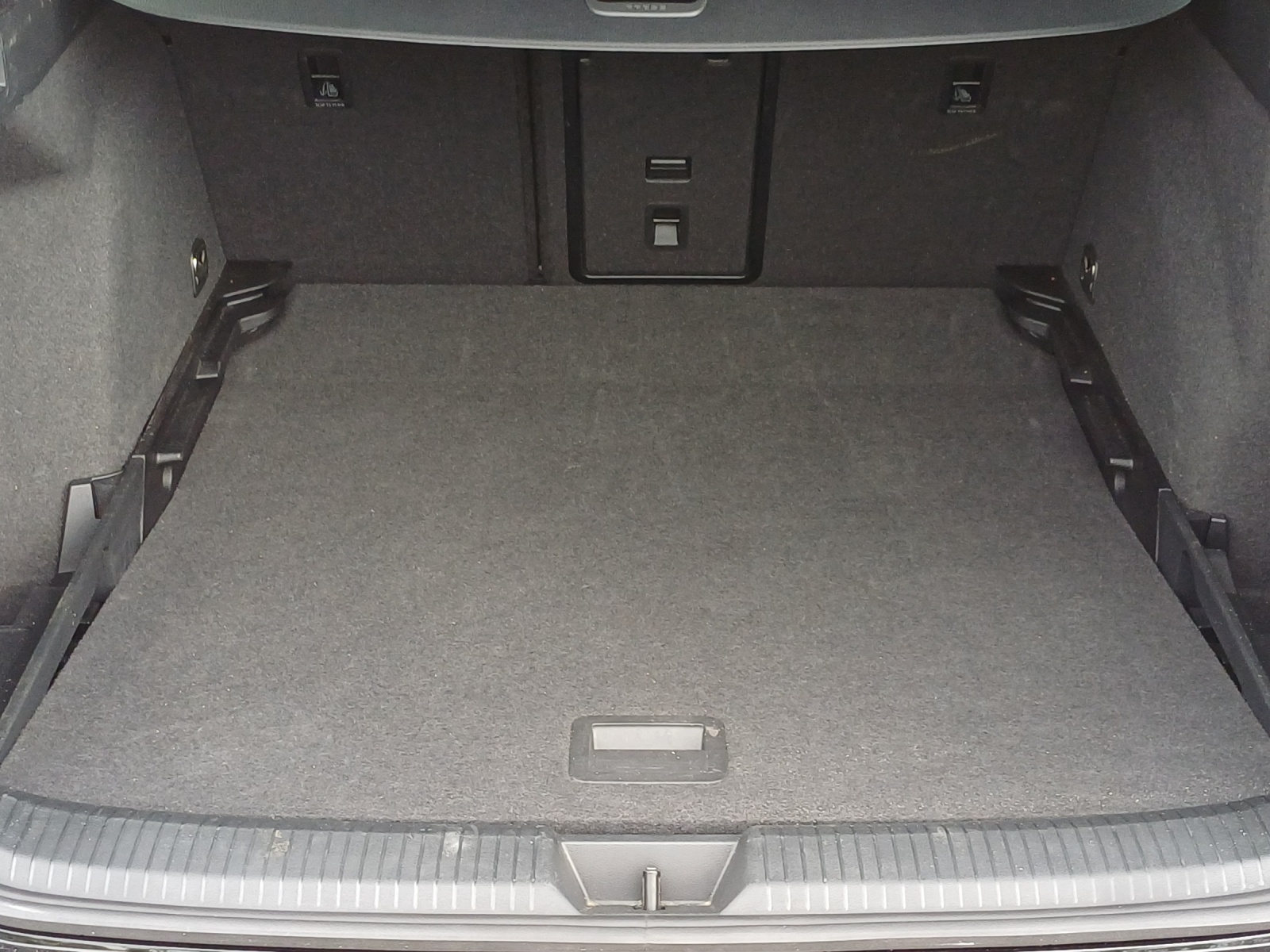 VW Golf Variant 2.0 TSI R-Line DSG 4 Motion-image-12