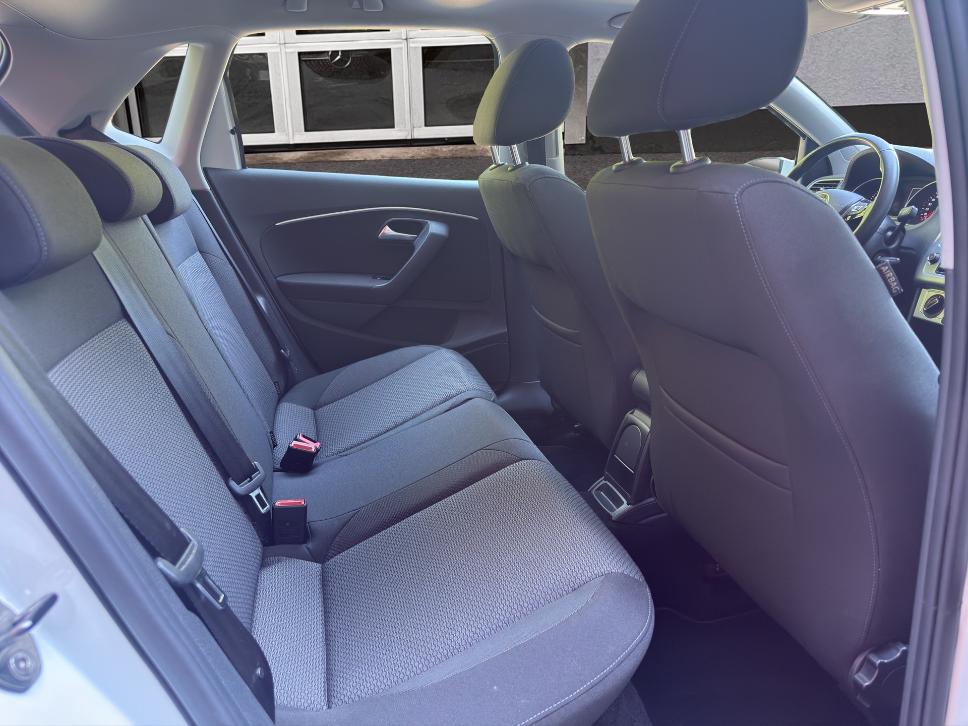 VW Polo 1.2 TSI BMT R-Line-image-18