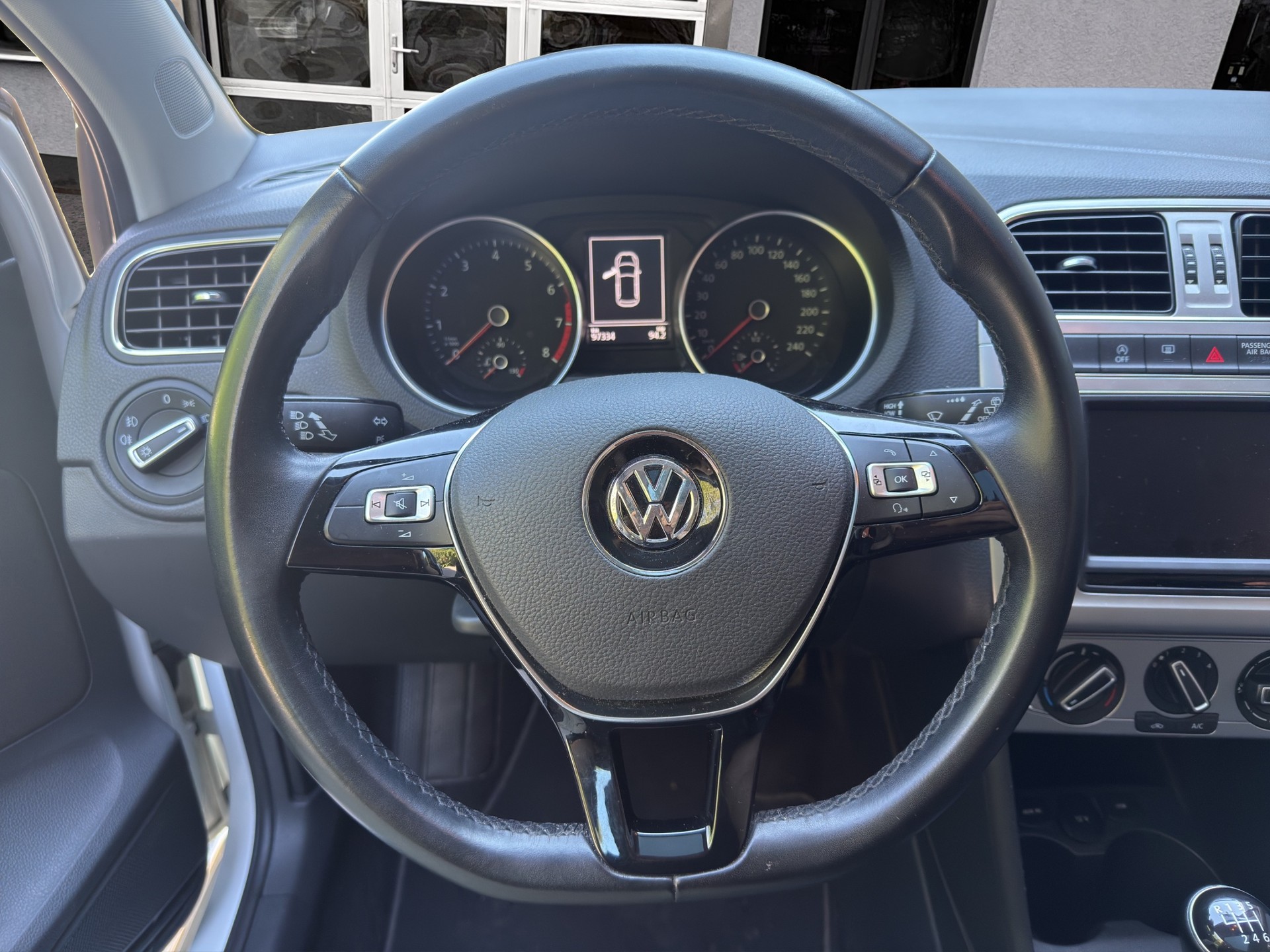 VW Polo 1.2 TSI BMT R-Line-image-12