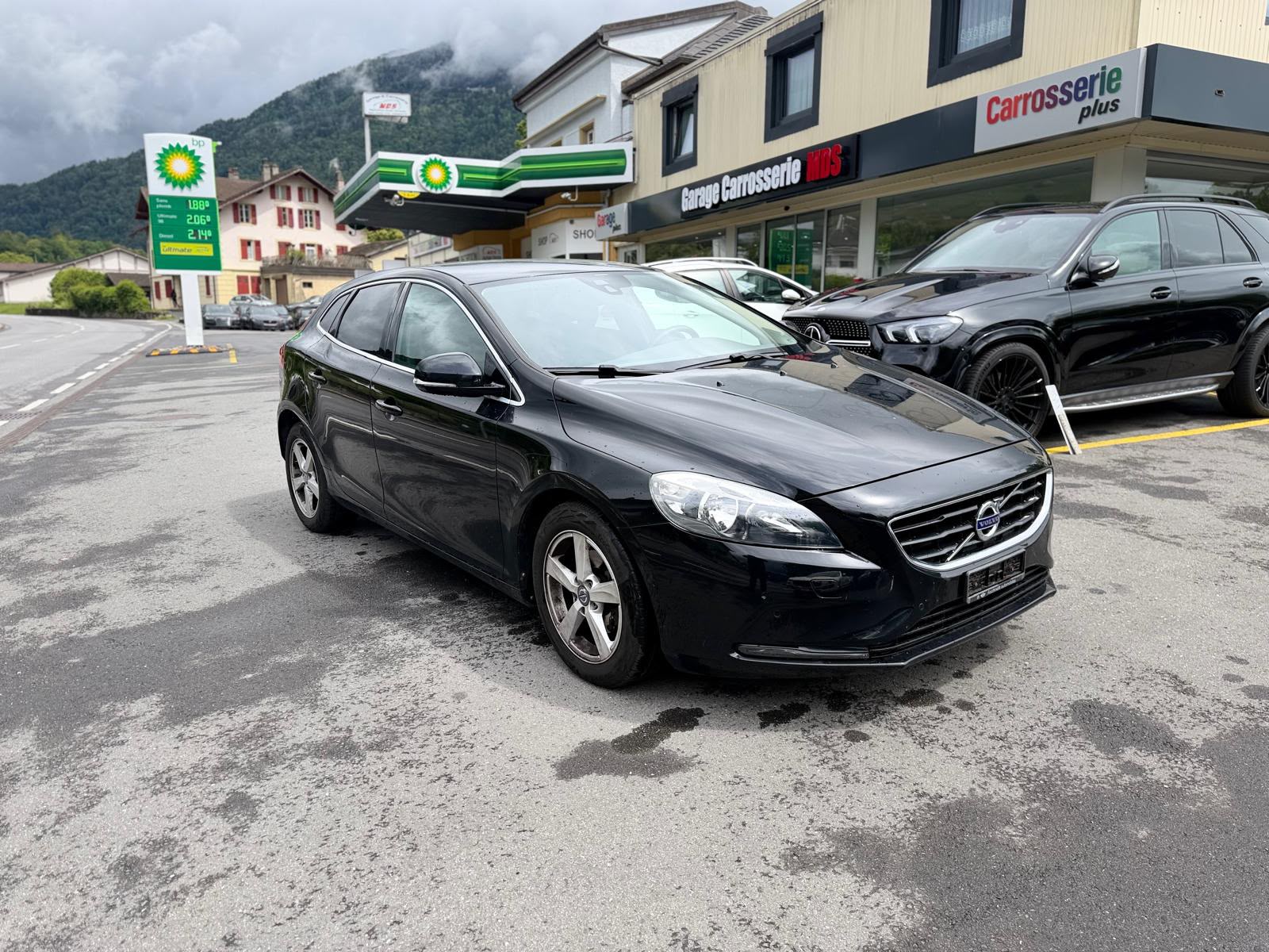VOLVO V40 D2 Momentum-image-0
