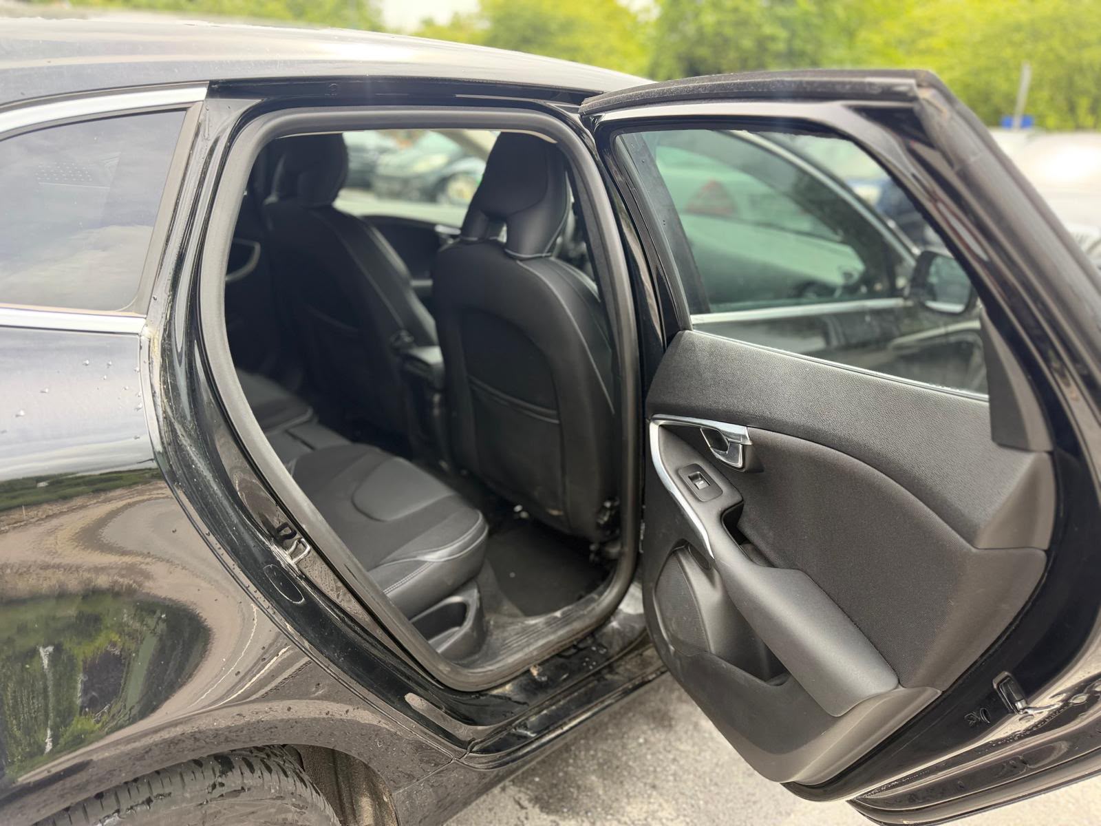 VOLVO V40 D2 Momentum-image-12