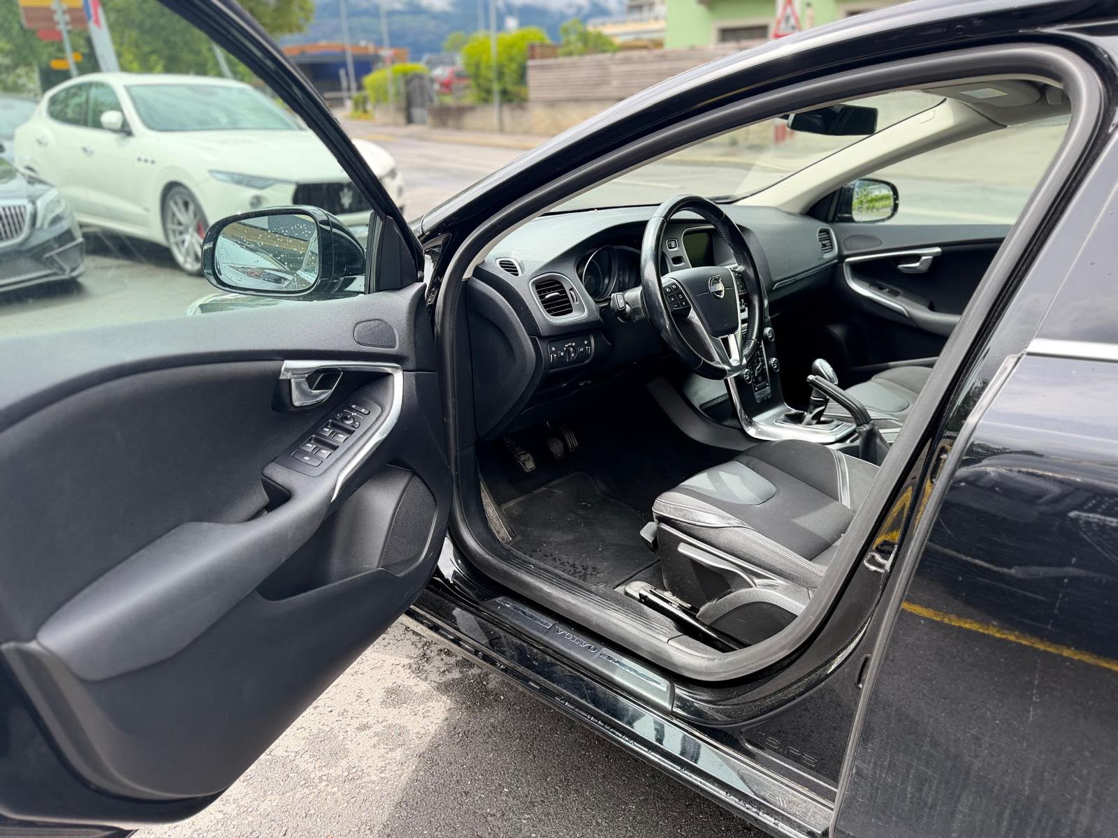 VOLVO V40 D2 Momentum-image-8