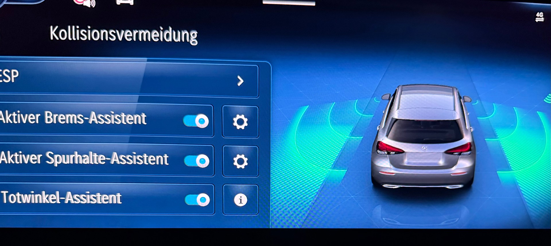MERCEDES-BENZ A 250 e AMG Line 8G-DCT-image-11