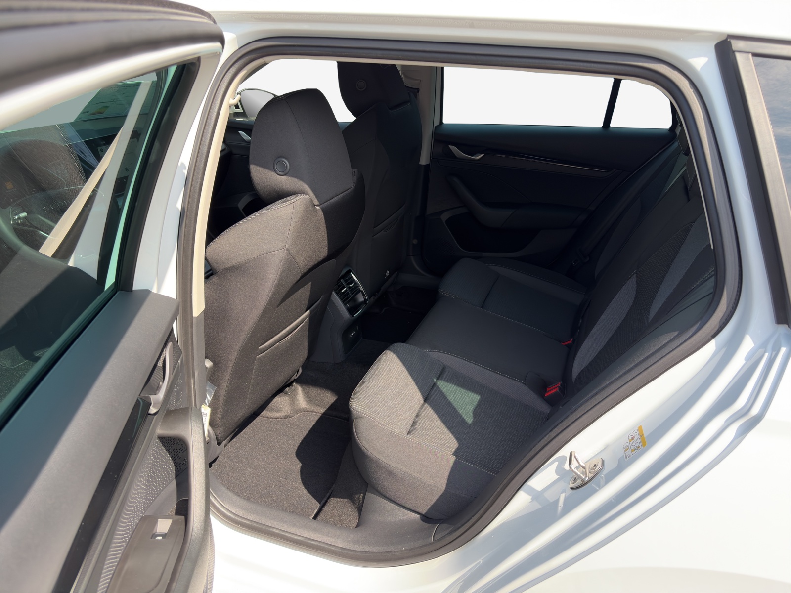 SKODA Octavia Combi 2.0 TDI DSG Selection-image-11