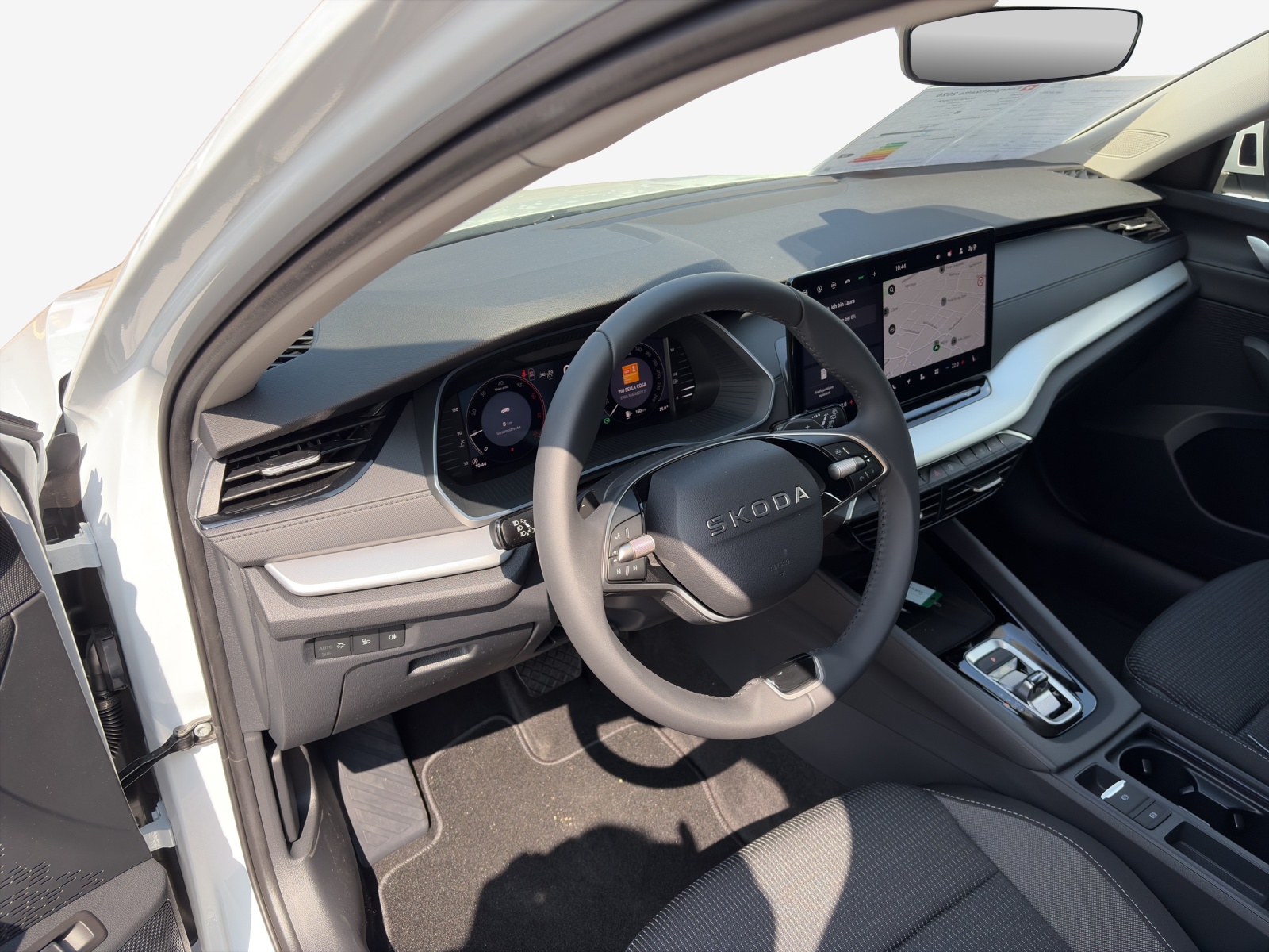 SKODA Octavia Combi 2.0 TDI DSG Selection-image-9