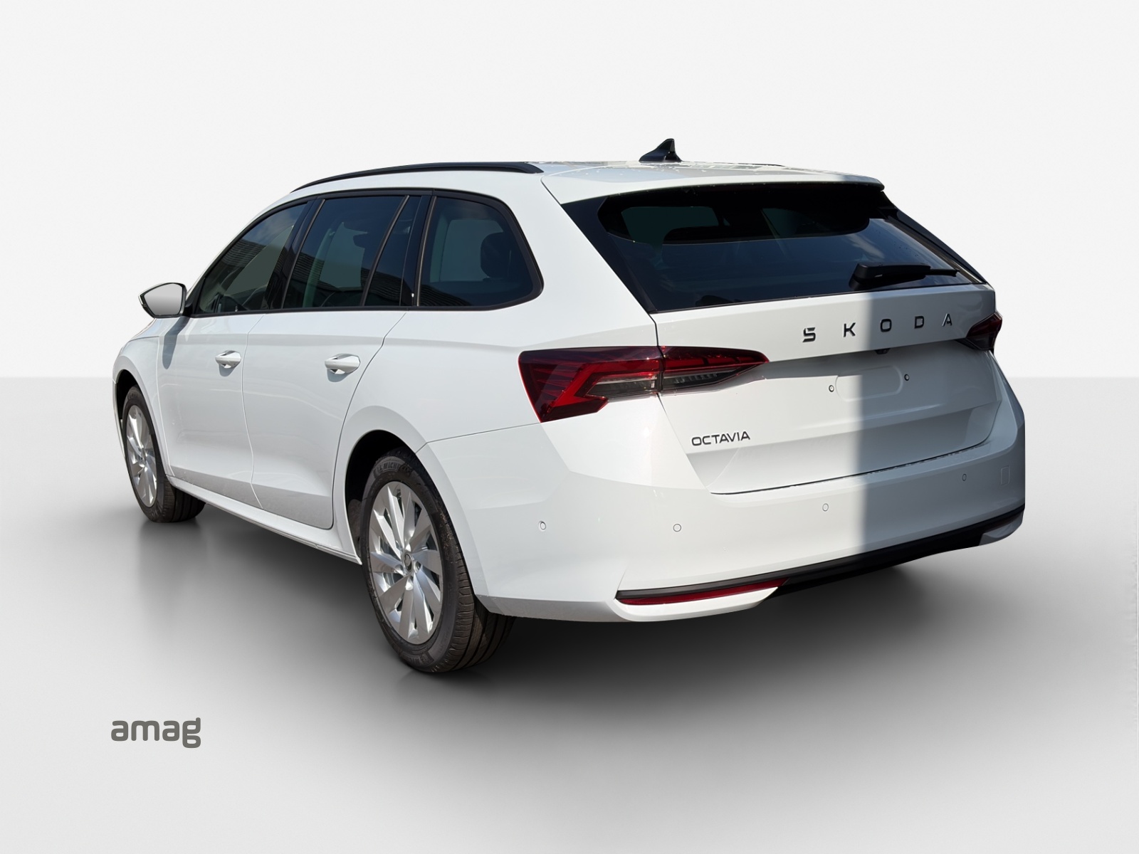 SKODA Octavia Combi 2.0 TDI DSG Selection-showroom-element-2