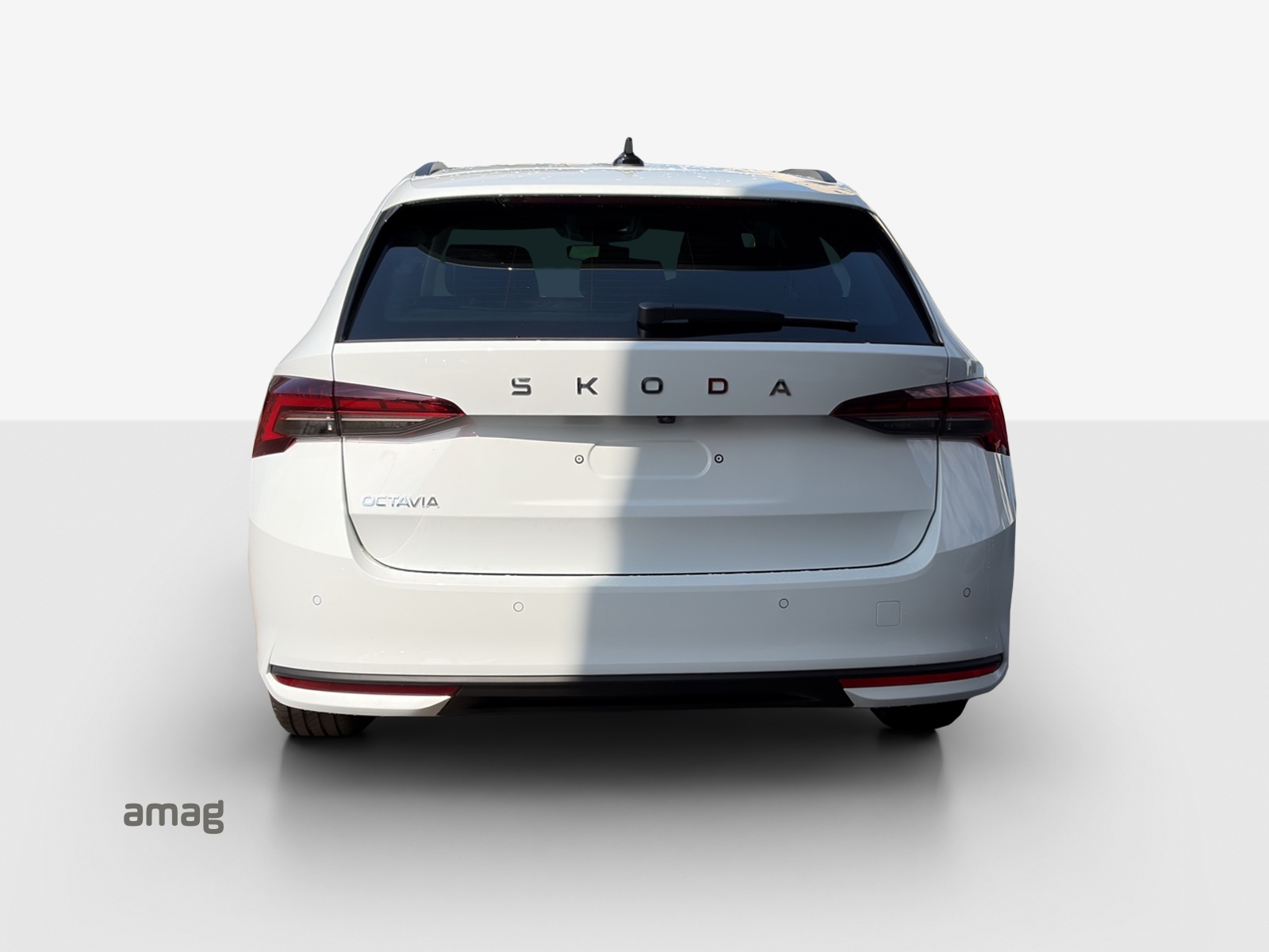 SKODA Octavia Combi 2.0 TDI DSG Selection-showroom-element-3