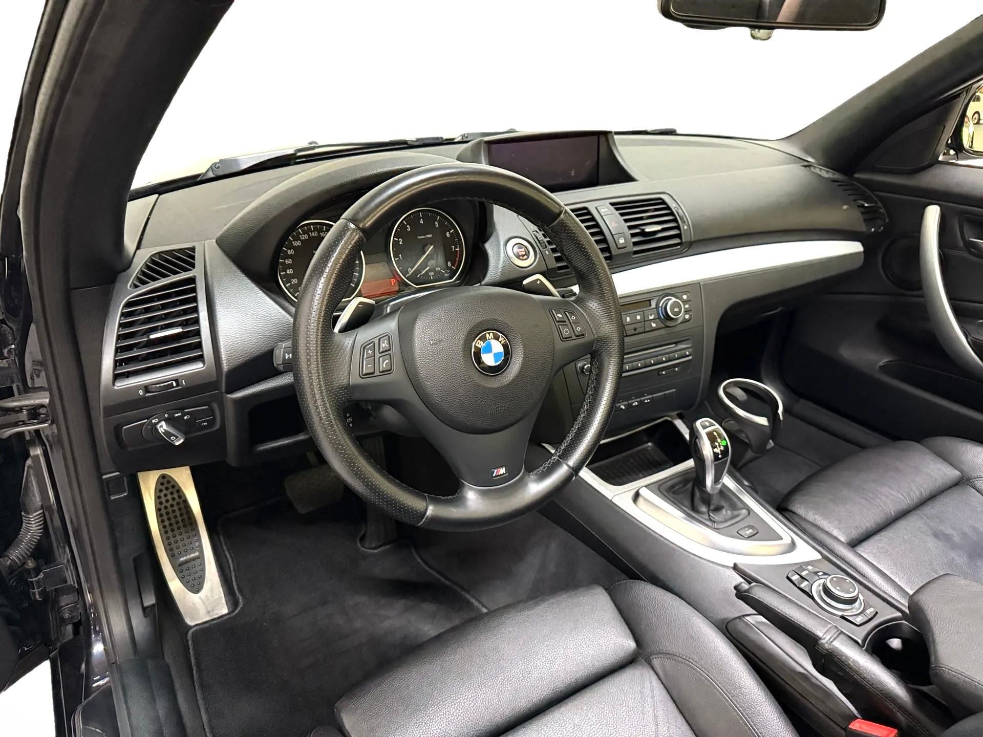 BMW 135i Cabrio DSG-image-15