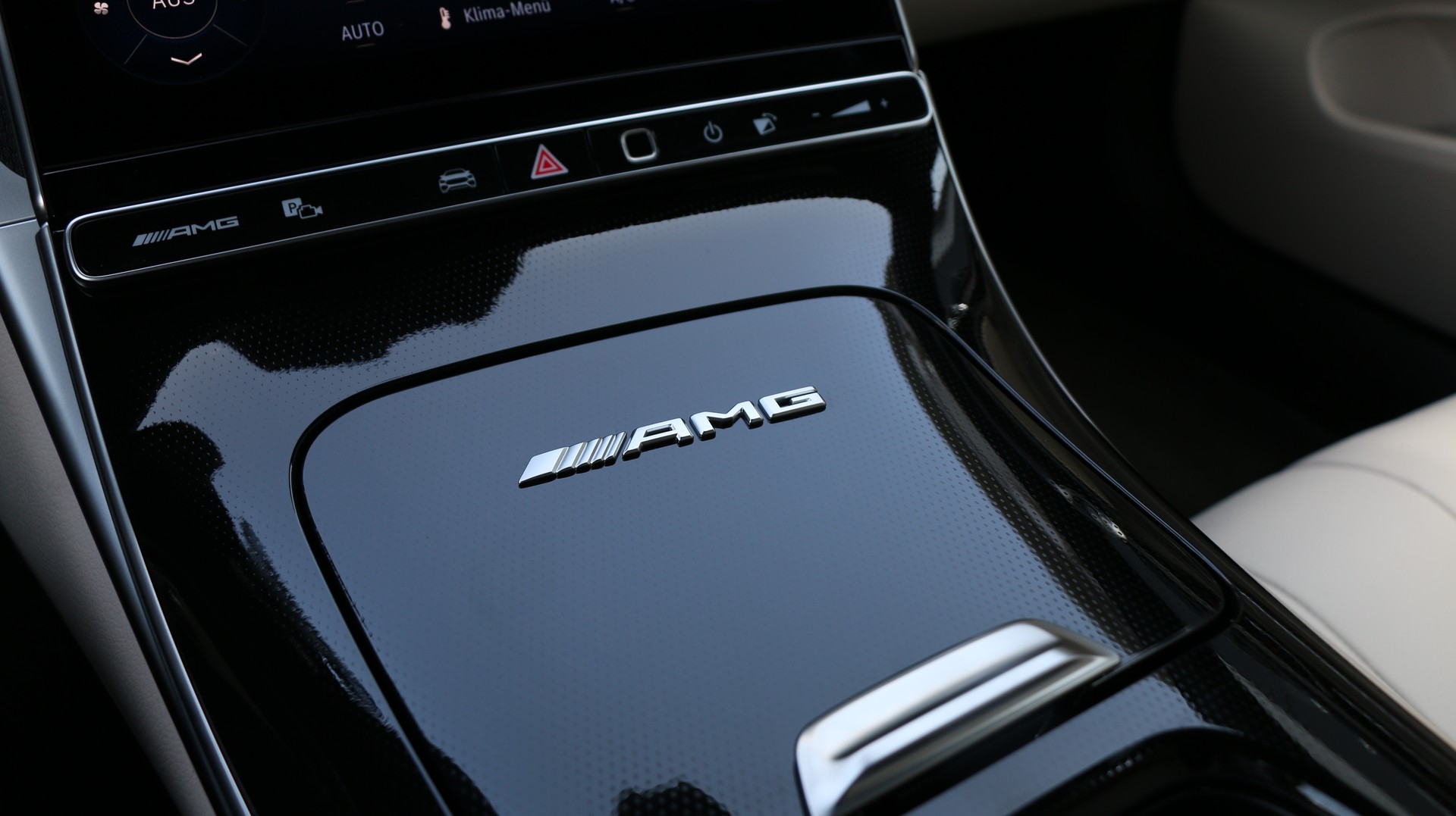 MERCEDES-BENZ AMG CLE 53 4MATIC+ Cabriolet-image-17