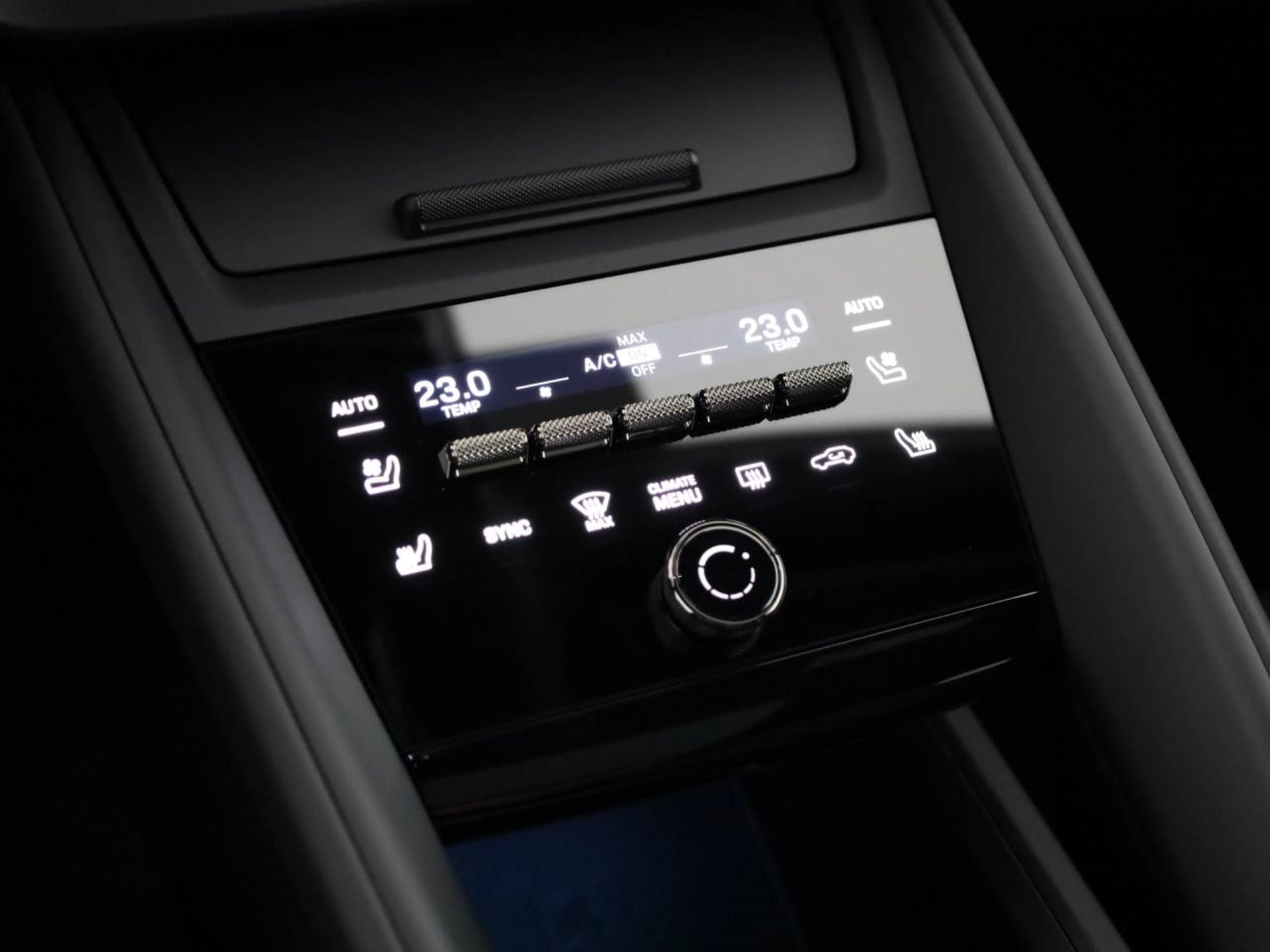 PORSCHE Macan Turbo-image-15
