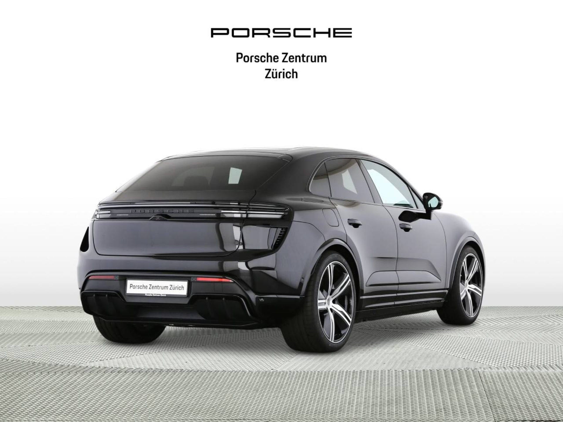 PORSCHE Macan Turbo-image-2