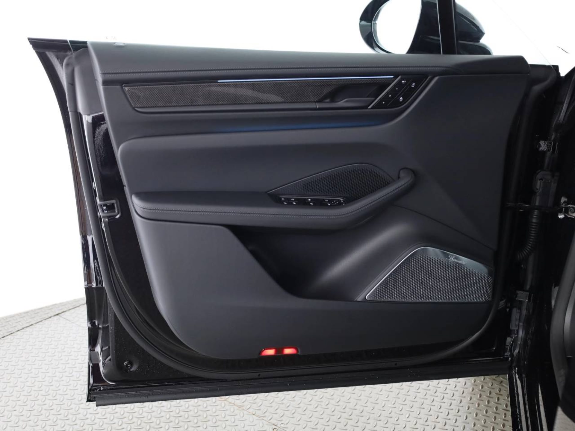 PORSCHE Macan Turbo-image-19