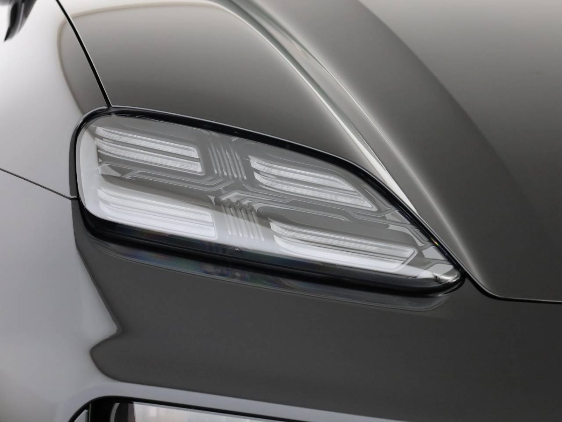 PORSCHE Macan Turbo-image-7