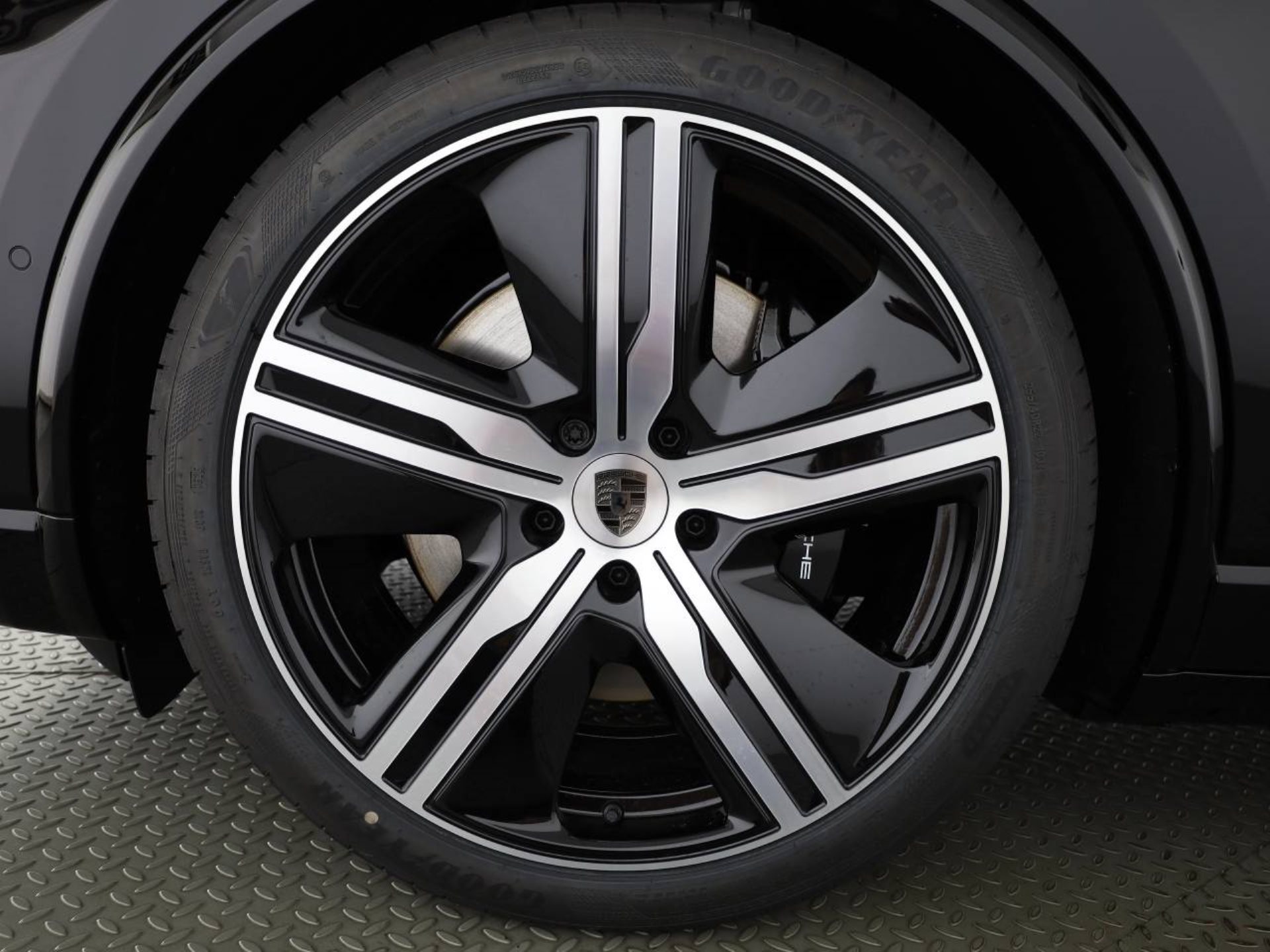 PORSCHE Macan Turbo-image-8