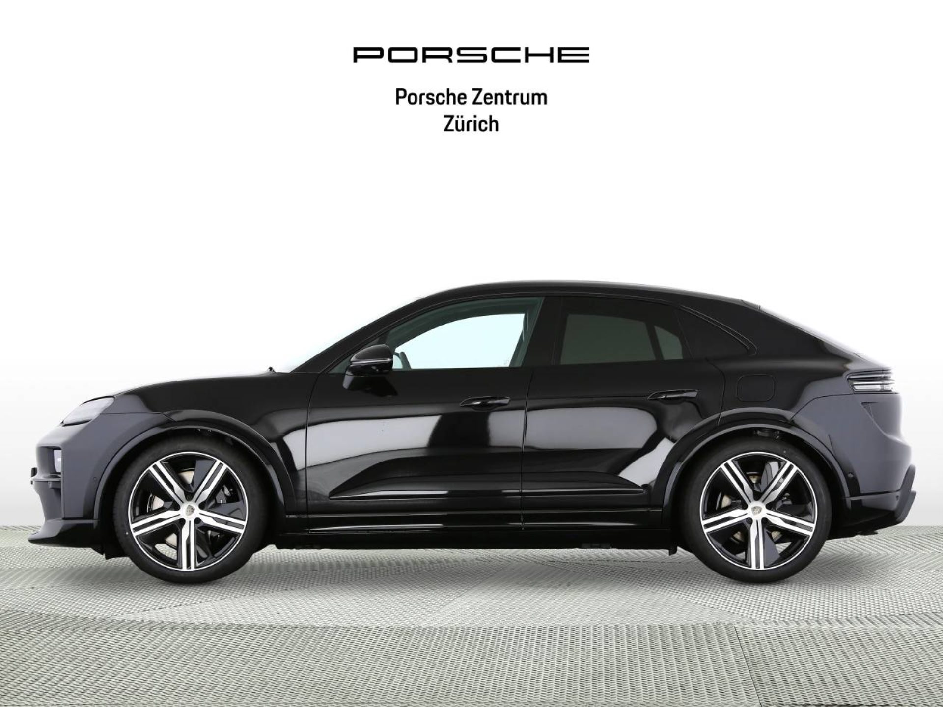 PORSCHE Macan Turbo-image-1