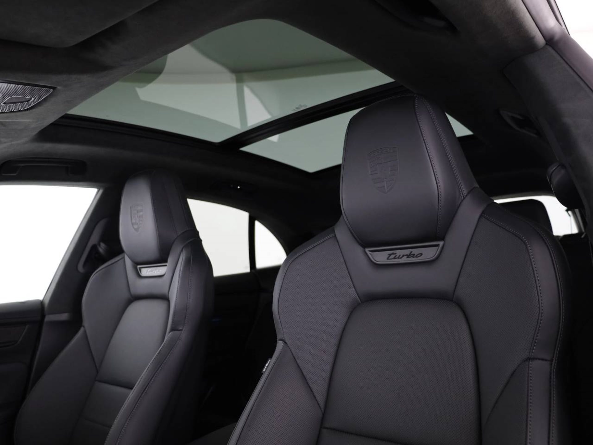 PORSCHE Macan Turbo-image-17