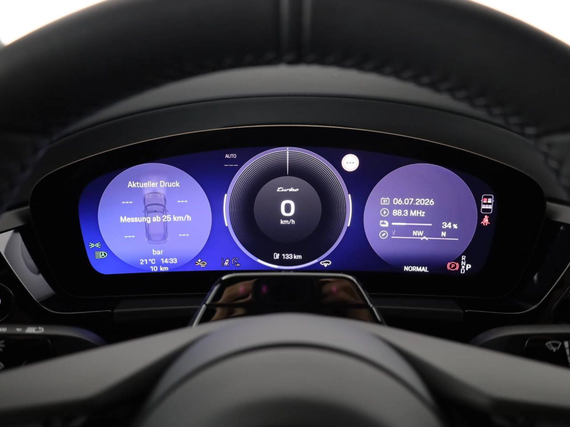 PORSCHE Macan Turbo-image-10