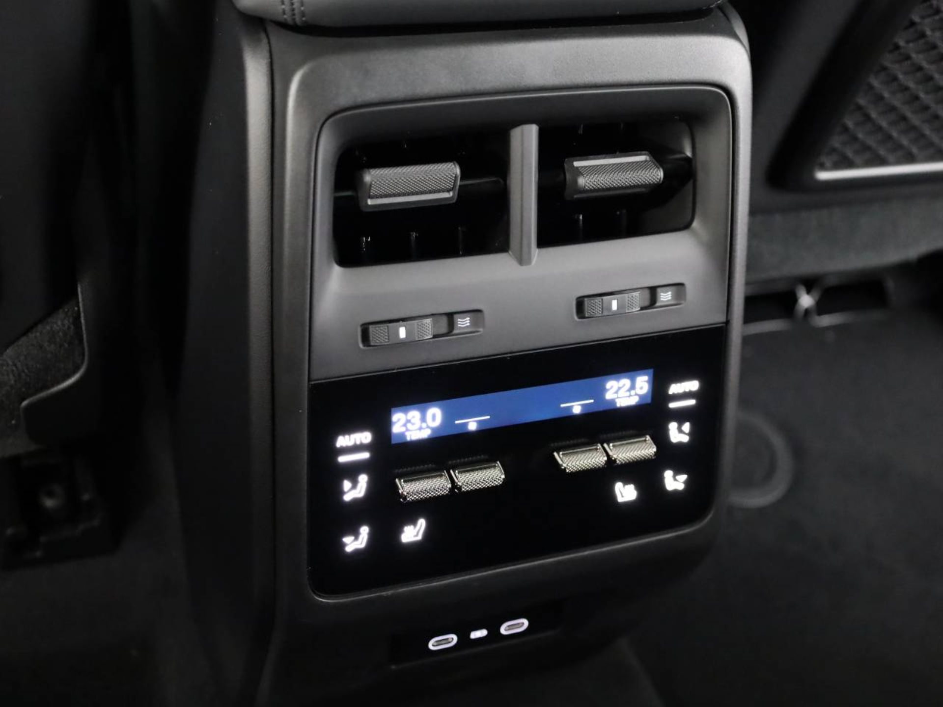 PORSCHE Macan Turbo-image-16