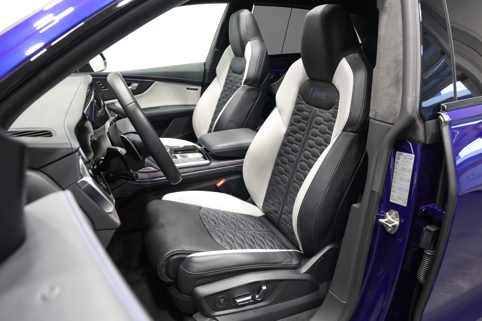 AUDI RSQ8 quattro tiptronic *1 of 1*Audi Exclusive San Marino Blau*-image-15