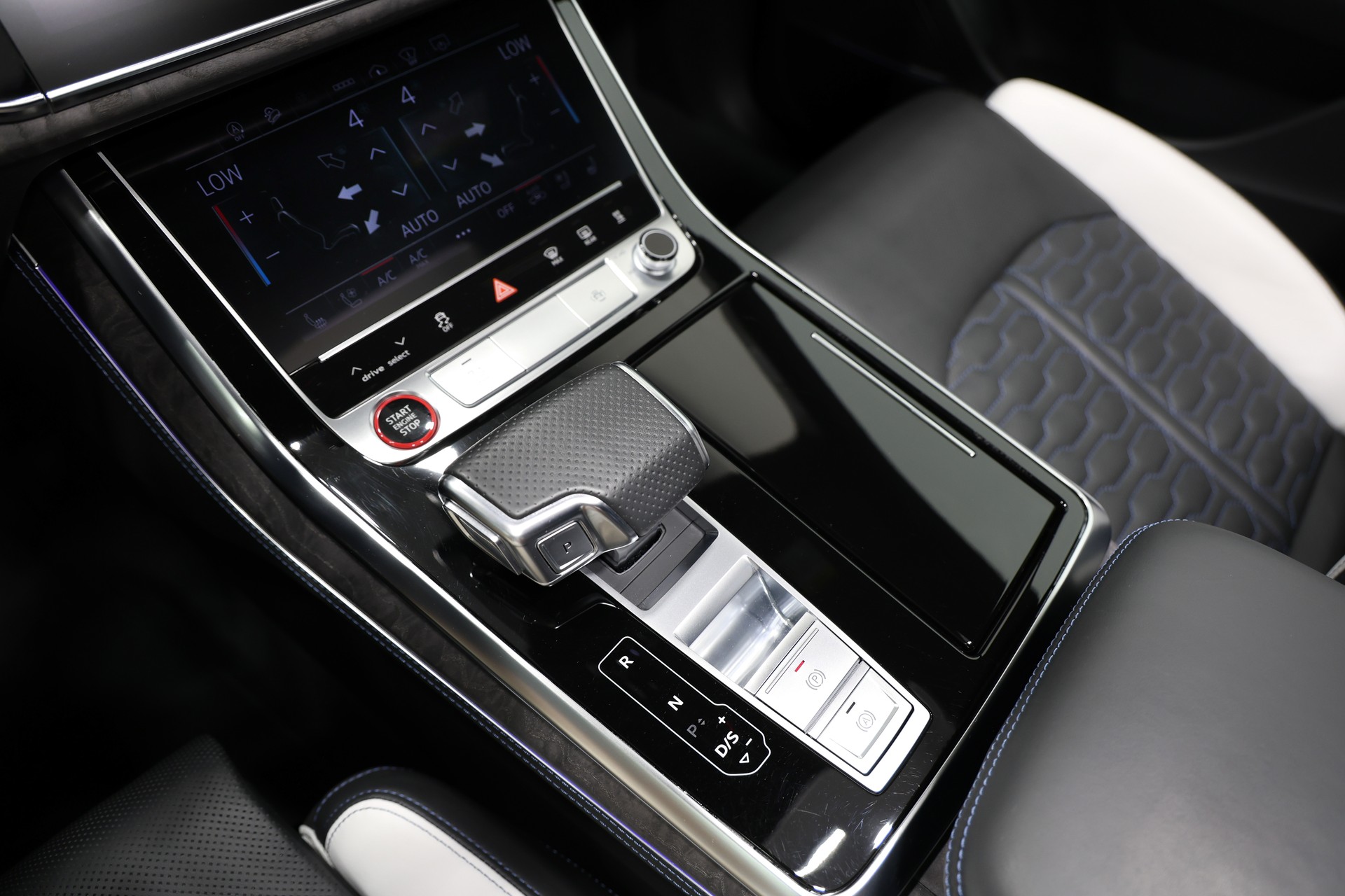 AUDI RSQ8 quattro tiptronic *1 of 1*Audi Exclusive San Marino Blau*-image-27
