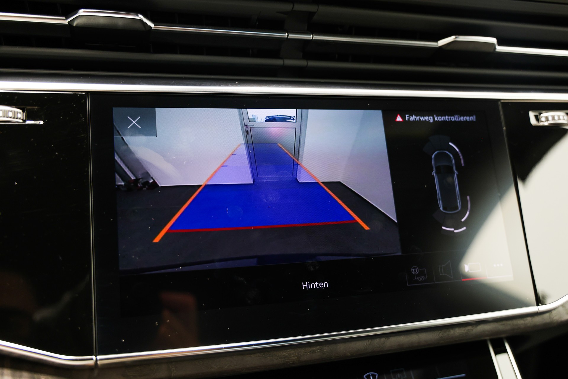 AUDI RSQ8 quattro tiptronic *1 of 1*Audi Exclusive San Marino Blau*-image-31