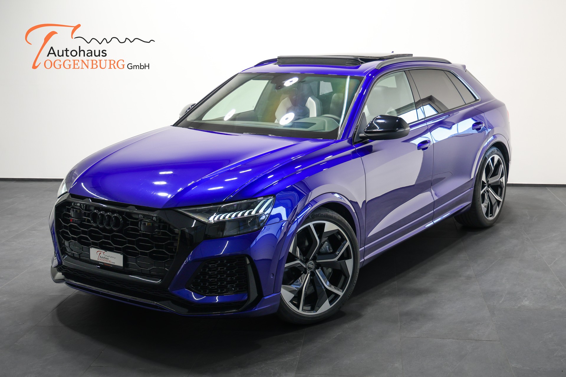 AUDI RSQ8 quattro tiptronic *1 of 1*Audi Exclusive San Marino Blau*-showroom-element-2