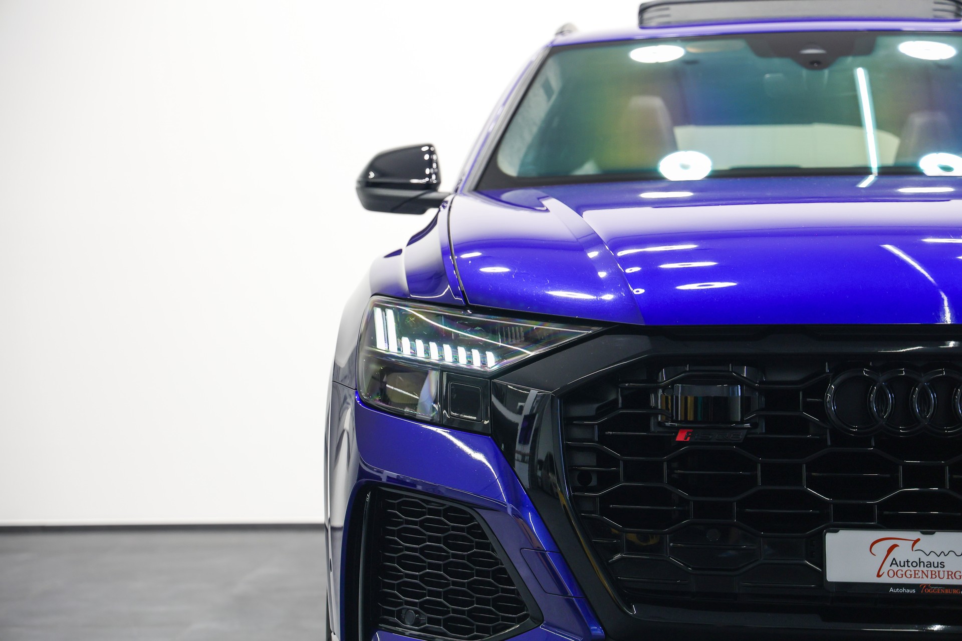 AUDI RSQ8 quattro tiptronic *1 of 1*Audi Exclusive San Marino Blau*-image-4
