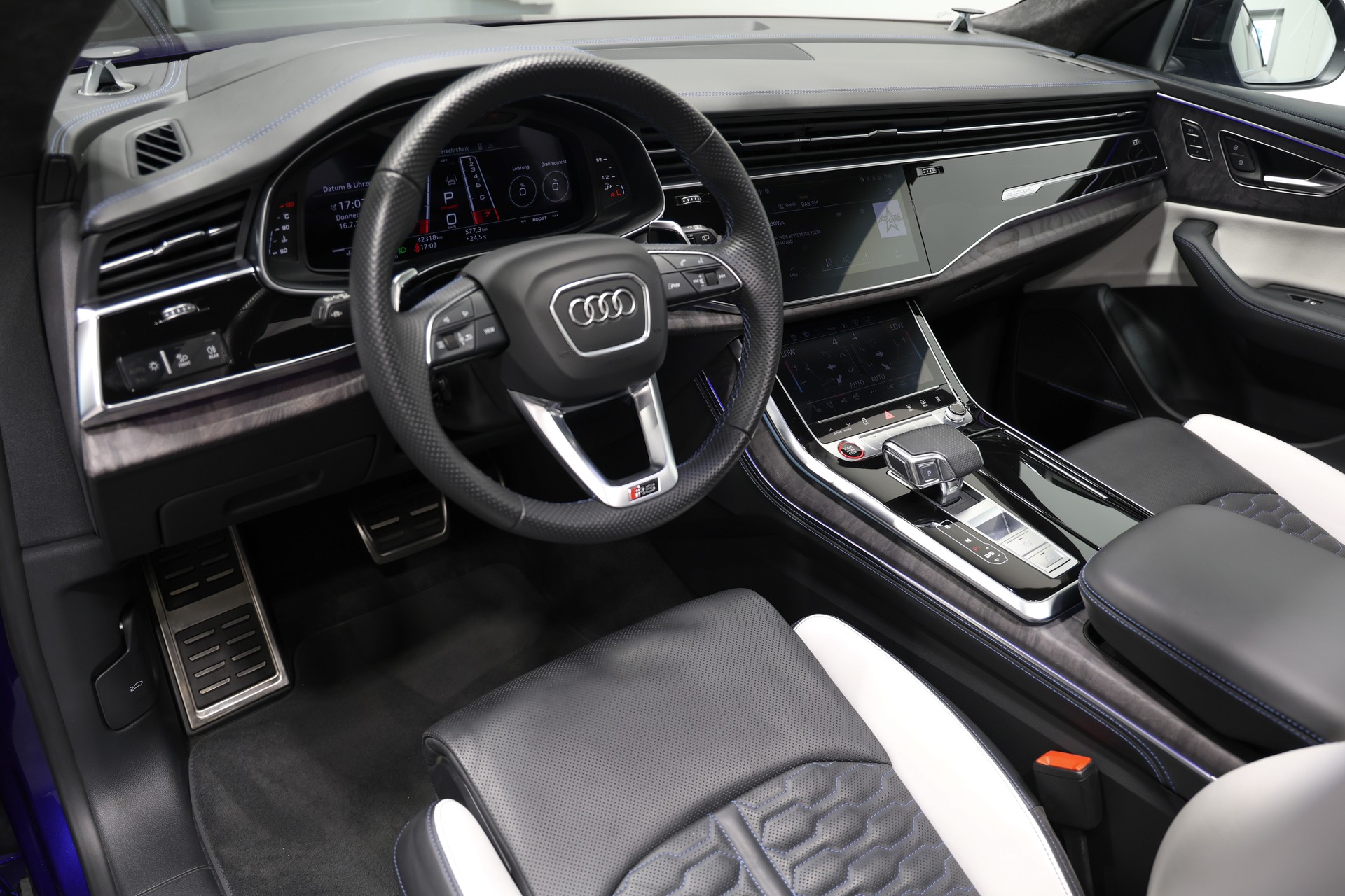 AUDI RSQ8 quattro tiptronic *1 of 1*Audi Exclusive San Marino Blau*-image-14