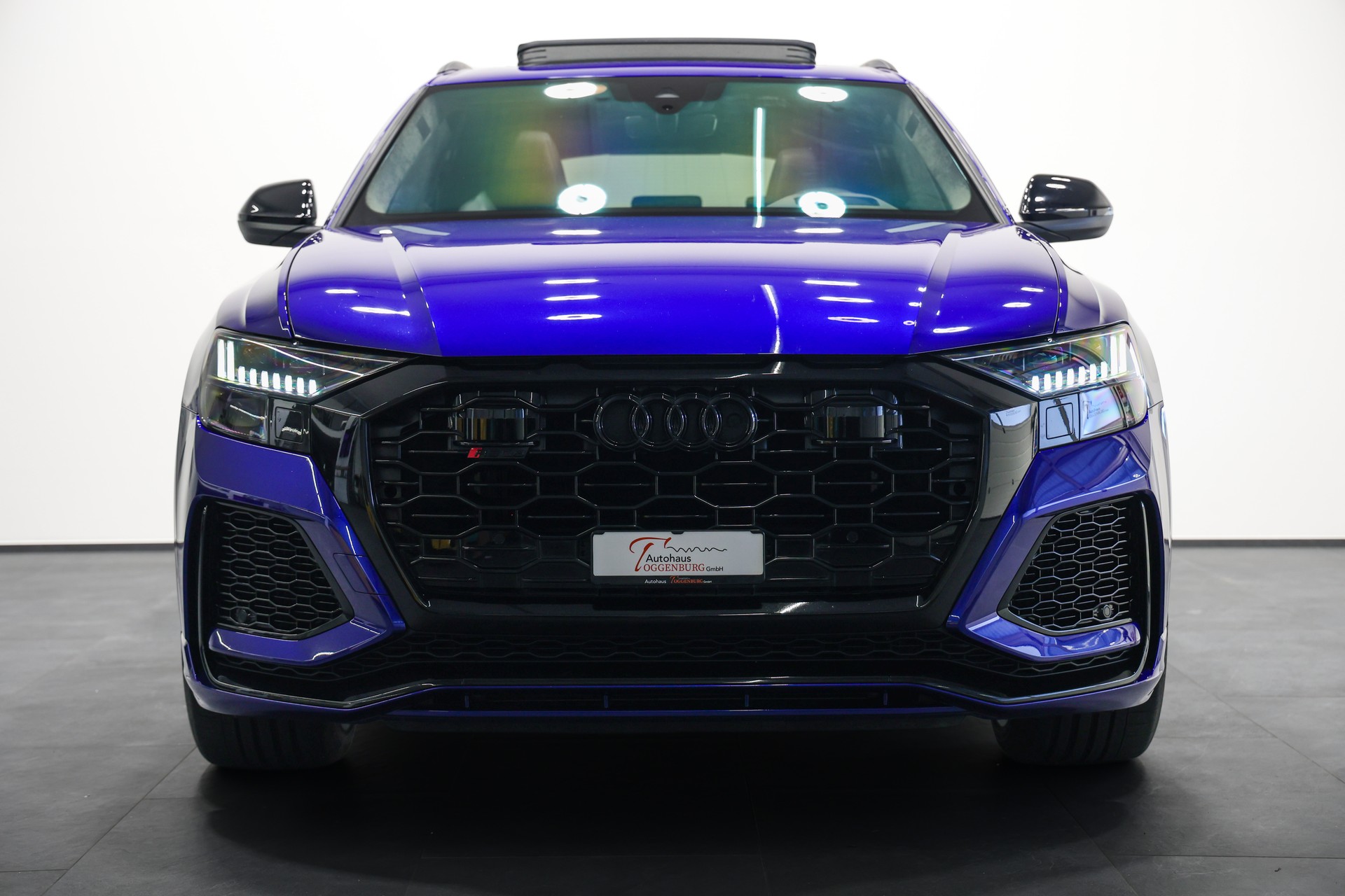 AUDI RSQ8 quattro tiptronic *1 of 1*Audi Exclusive San Marino Blau*-showroom-element-3
