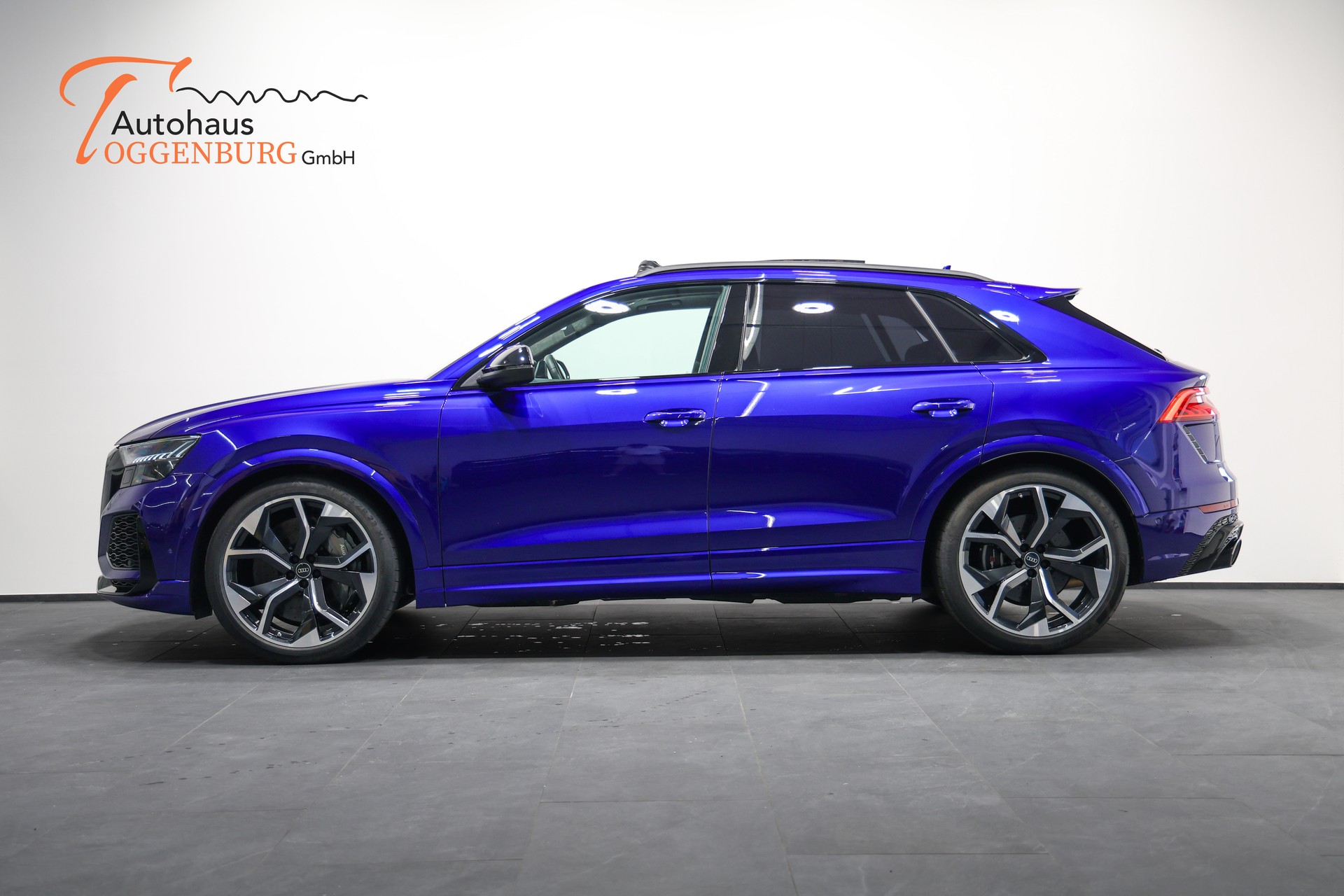 AUDI RSQ8 quattro tiptronic *1 of 1*Audi Exclusive San Marino Blau*-image-8