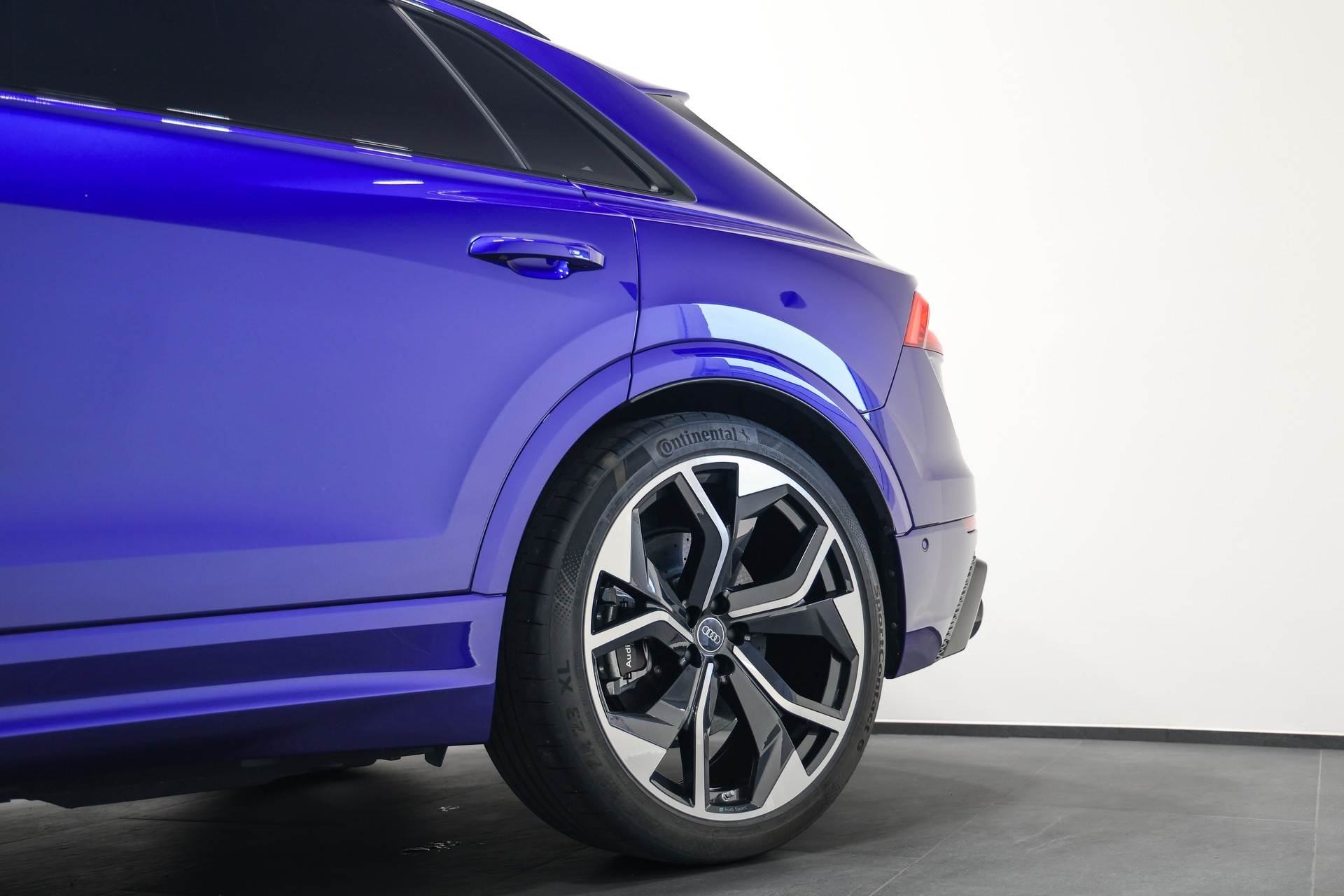AUDI RSQ8 quattro tiptronic *1 of 1*Audi Exclusive San Marino Blau*-image-7