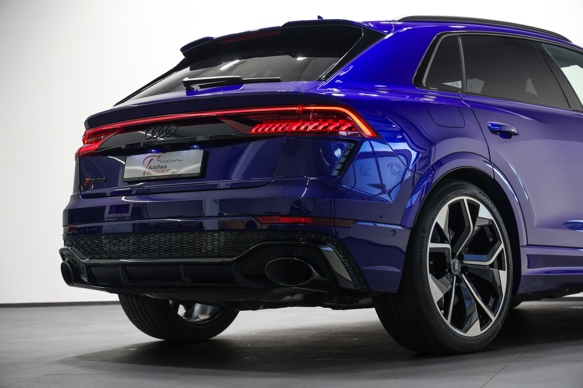 AUDI RSQ8 quattro tiptronic *1 of 1*Audi Exclusive San Marino Blau*-image-11