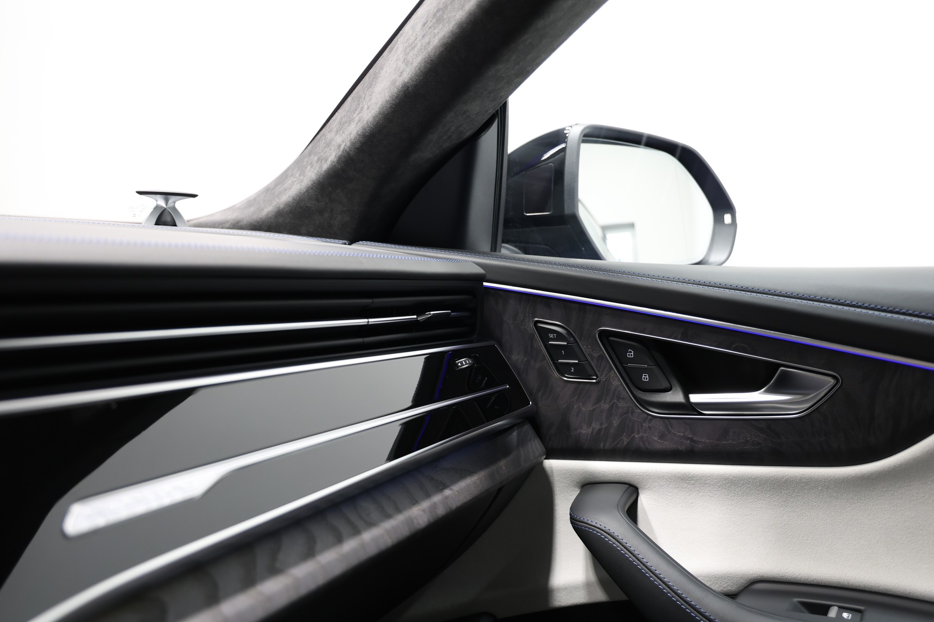 AUDI RSQ8 quattro tiptronic *1 of 1*Audi Exclusive San Marino Blau*-image-28