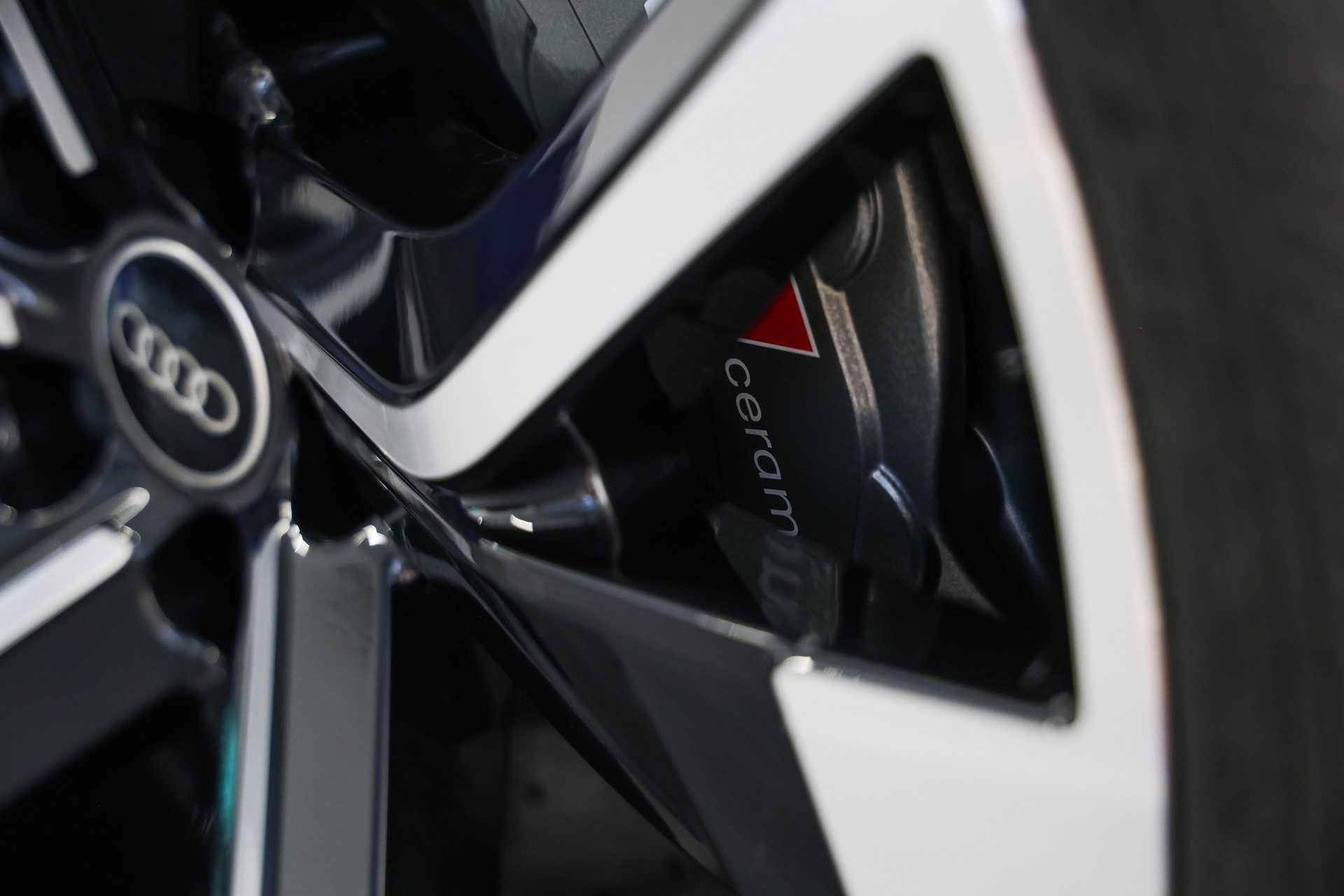 AUDI RSQ8 quattro tiptronic *1 of 1*Audi Exclusive San Marino Blau*-image-6