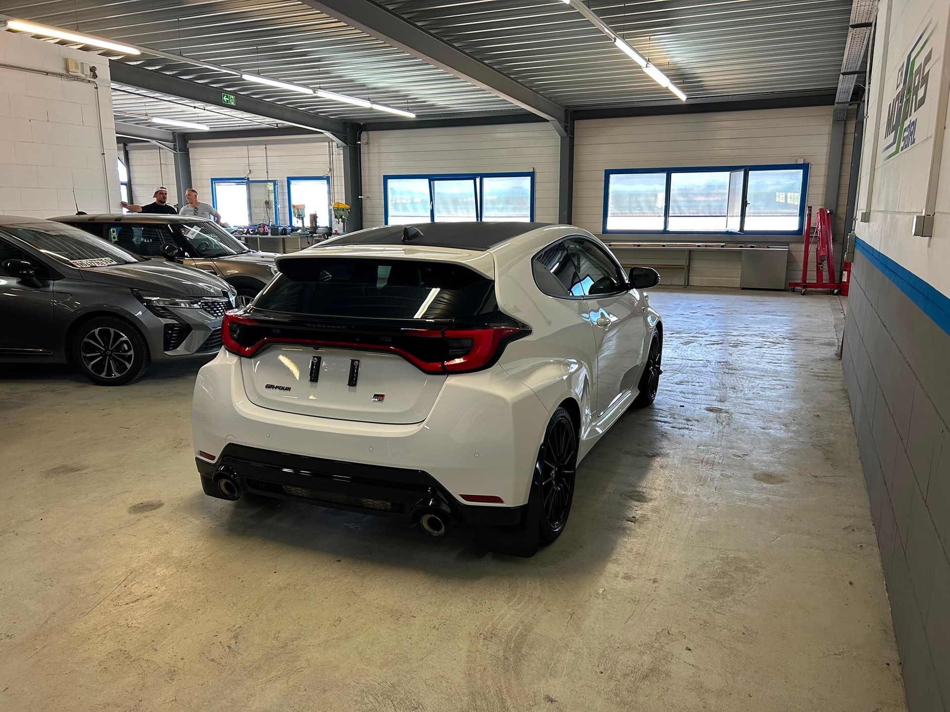TOYOTA Yaris 1.6 GR Sport-image-3